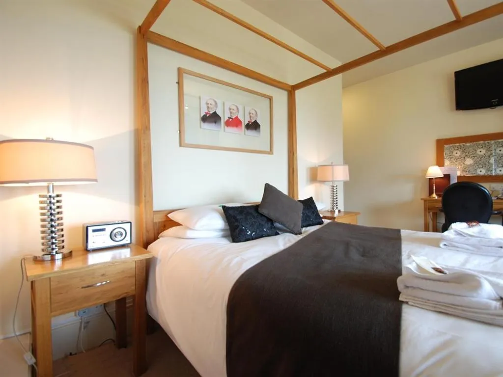 Bedroom, Bed in The Gladstone