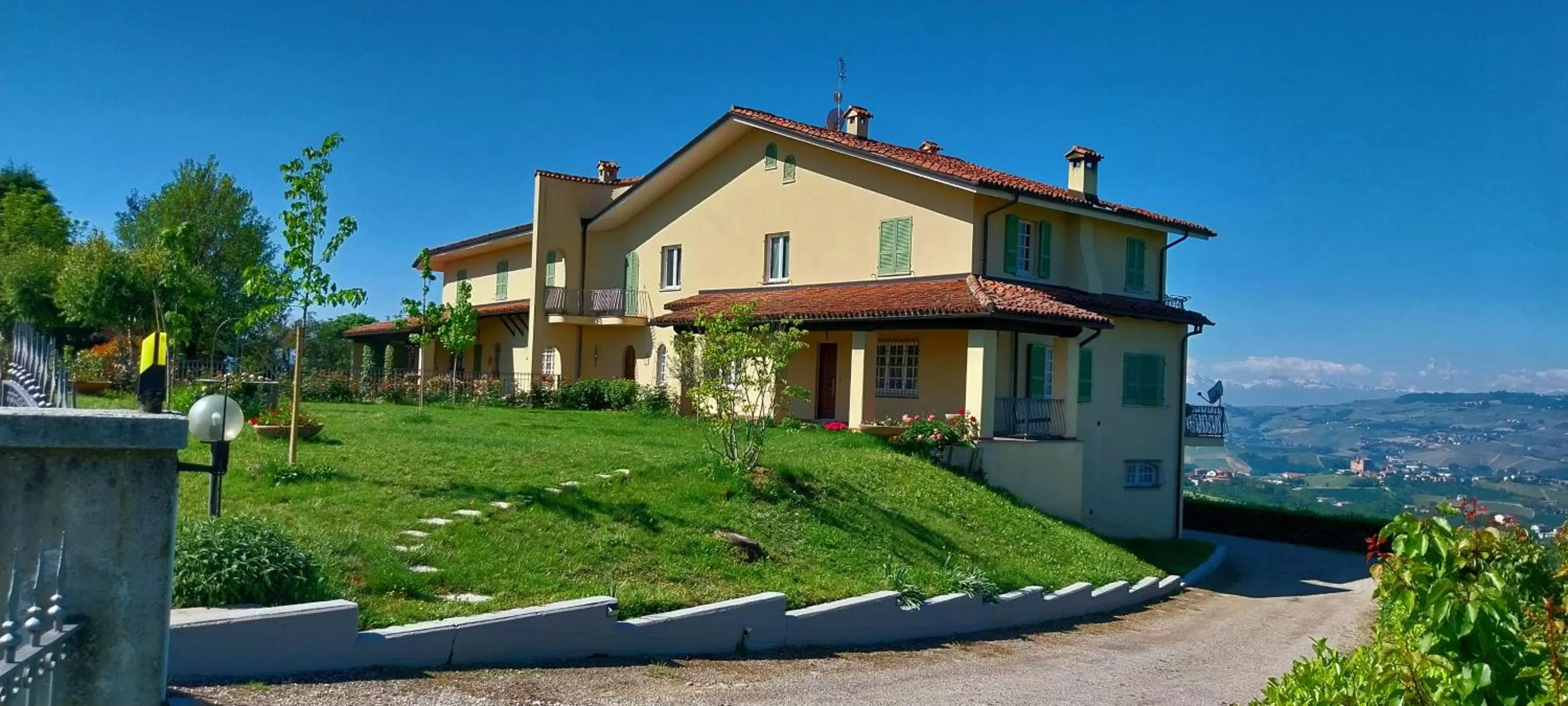Property building in Villa Bellavista Alba, B&B