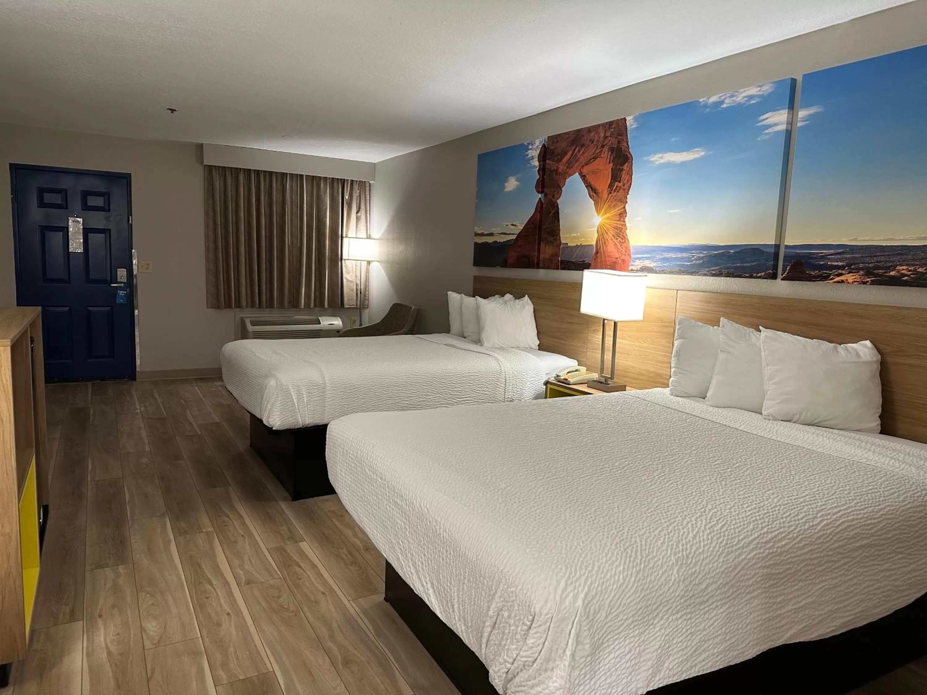 Photo of the whole room, Bed in Days Inn by Wyndham Oklahoma City