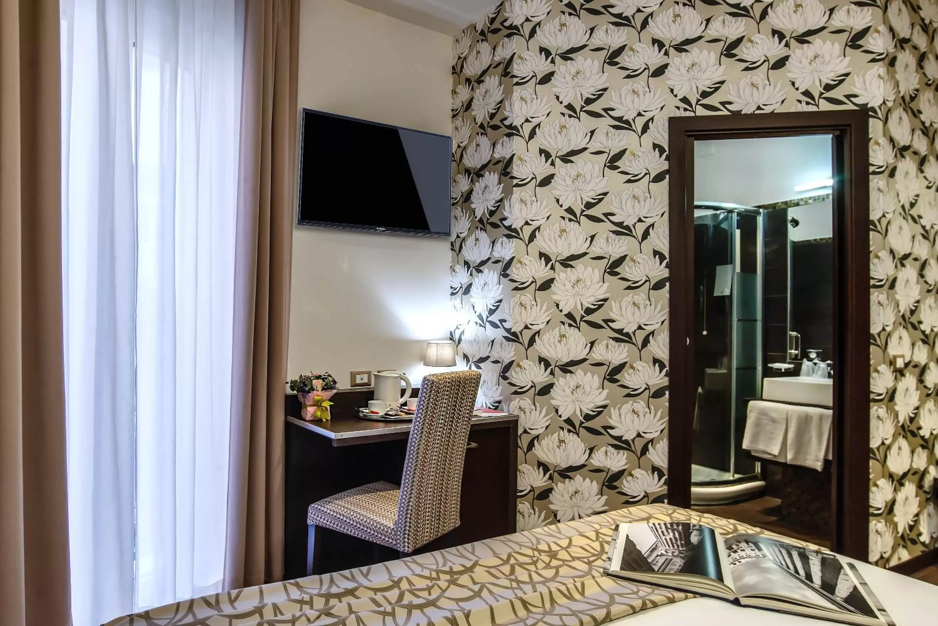 Seating area, Bed in Catone District Hotel