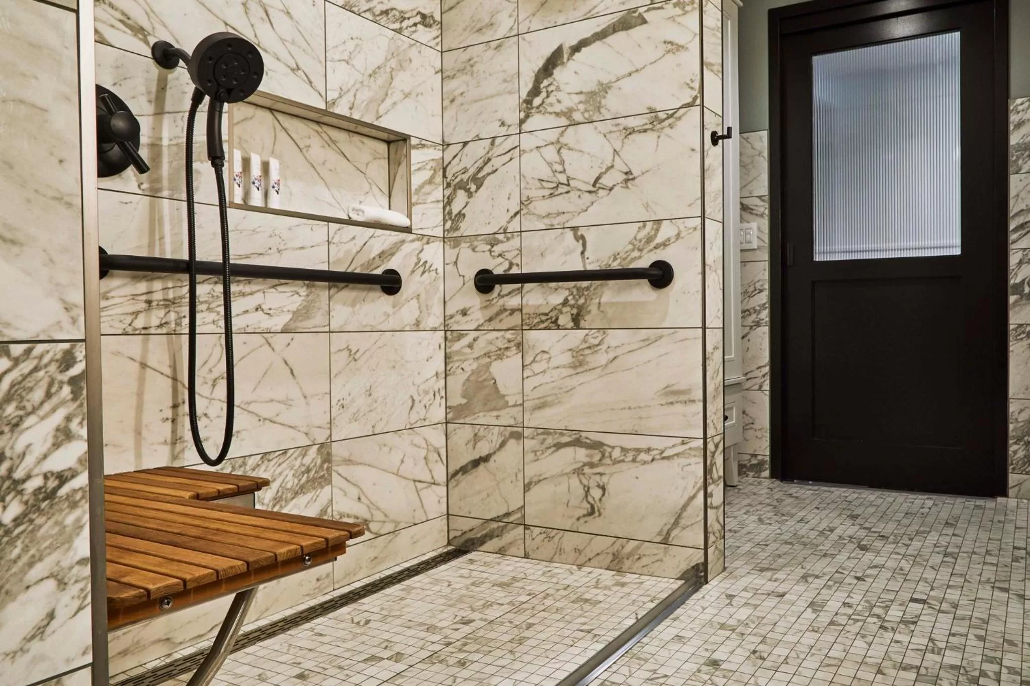 Photo of the whole room in Noelle