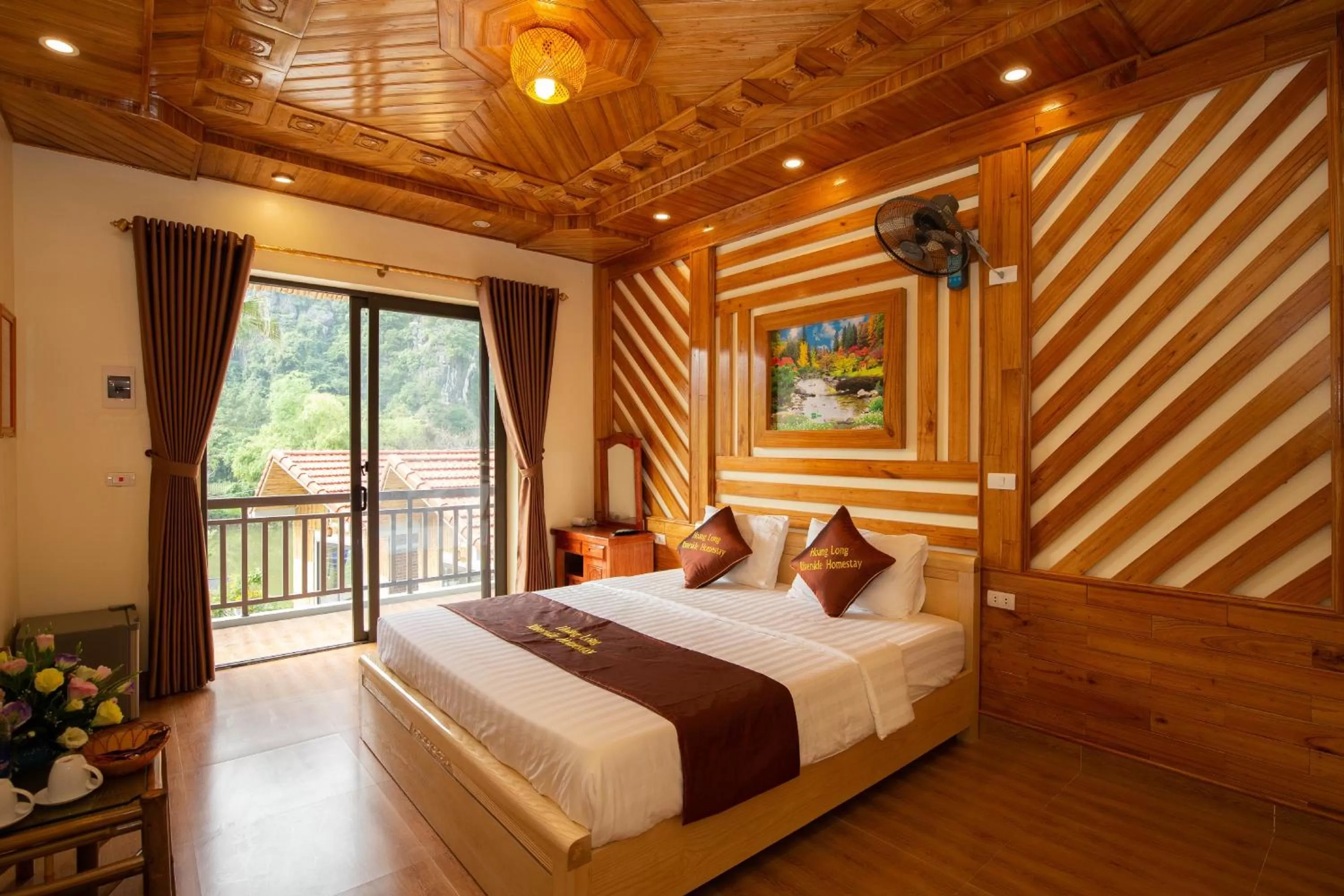 HoangLong Riverside Homestay