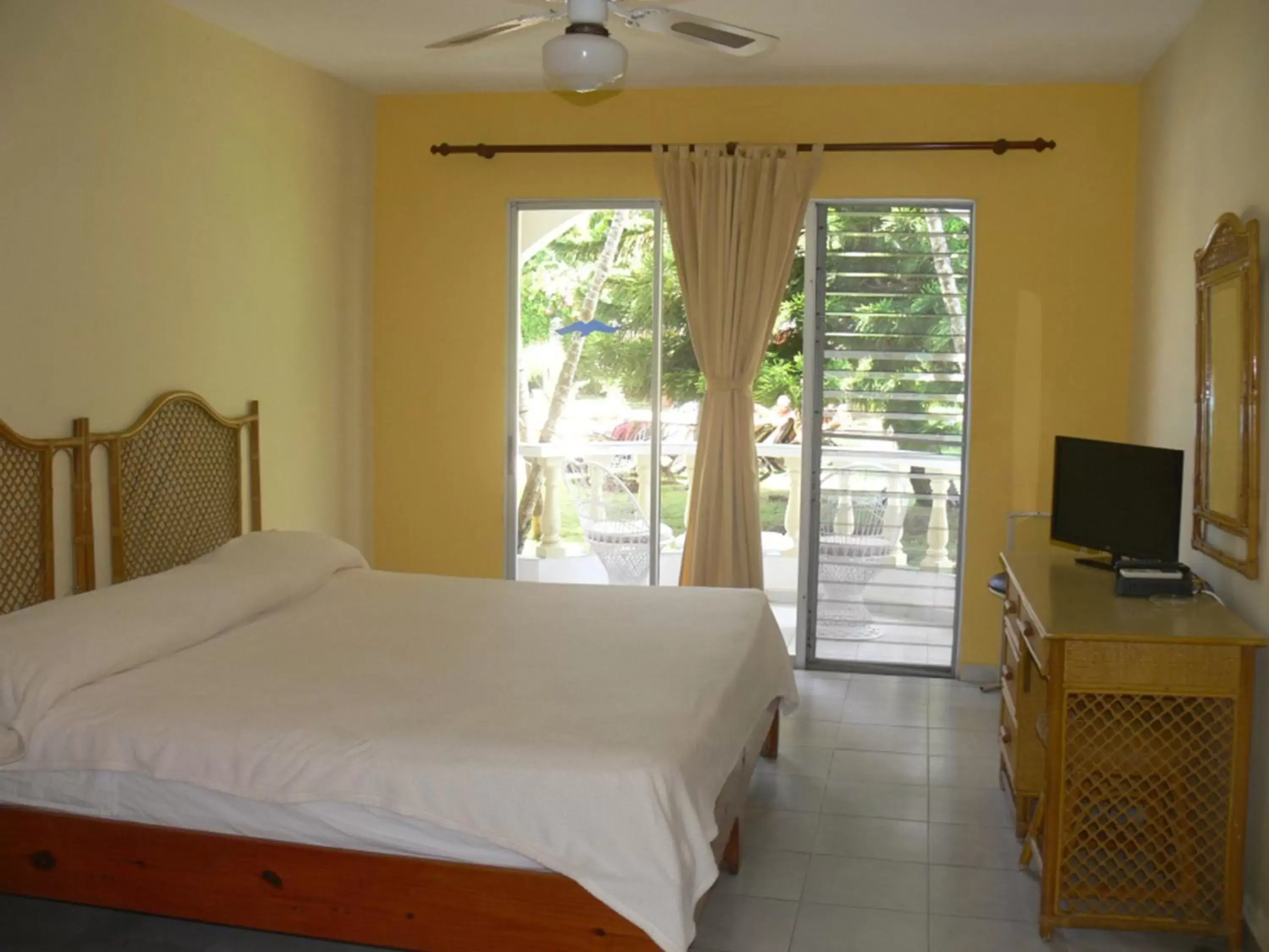Queen Room with Balcony in Hotel Voramar Queen Room with Balcony in Hotel Voramar