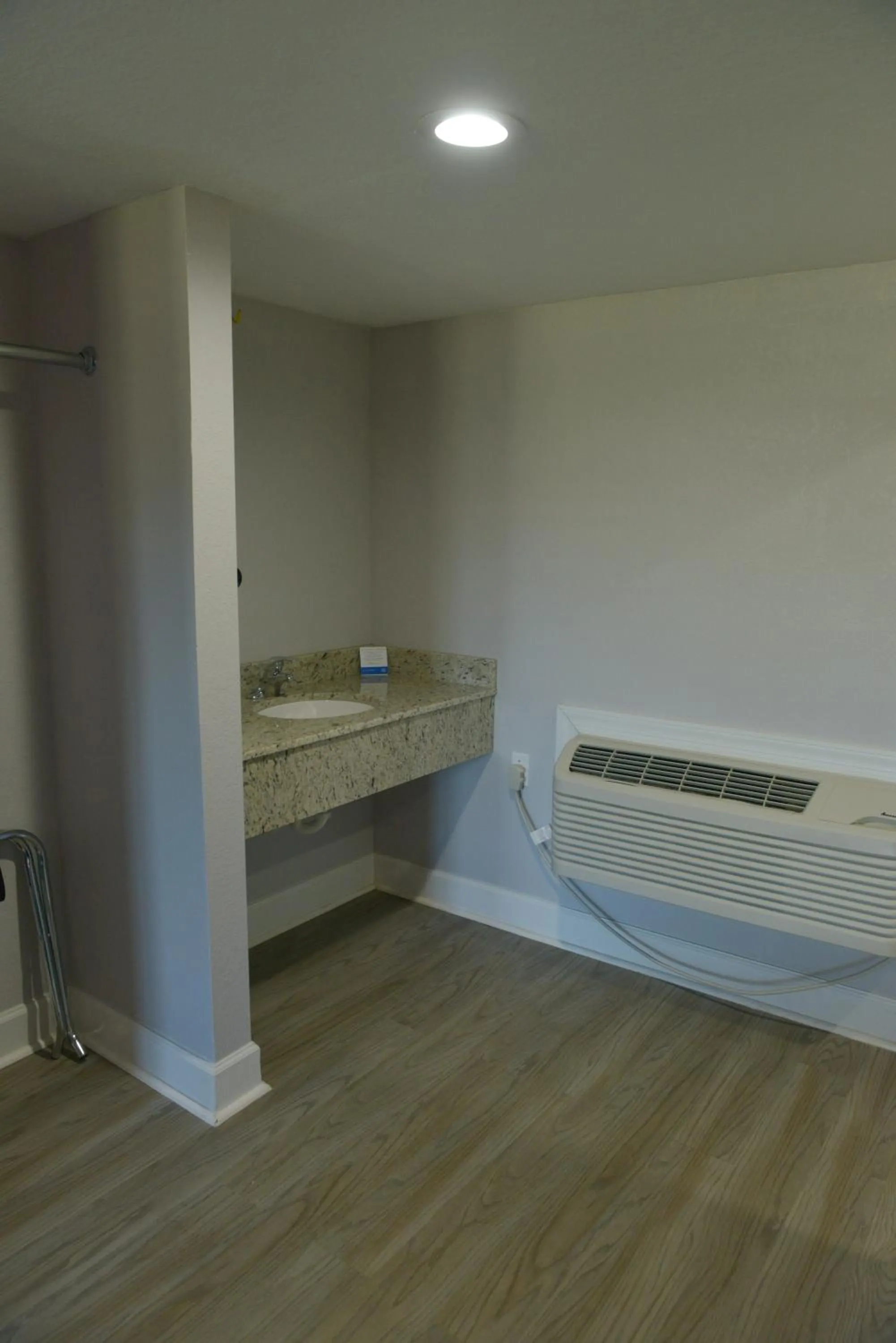 Bed in Rodeway Inn & Suites Winter Haven Chain of Lakes