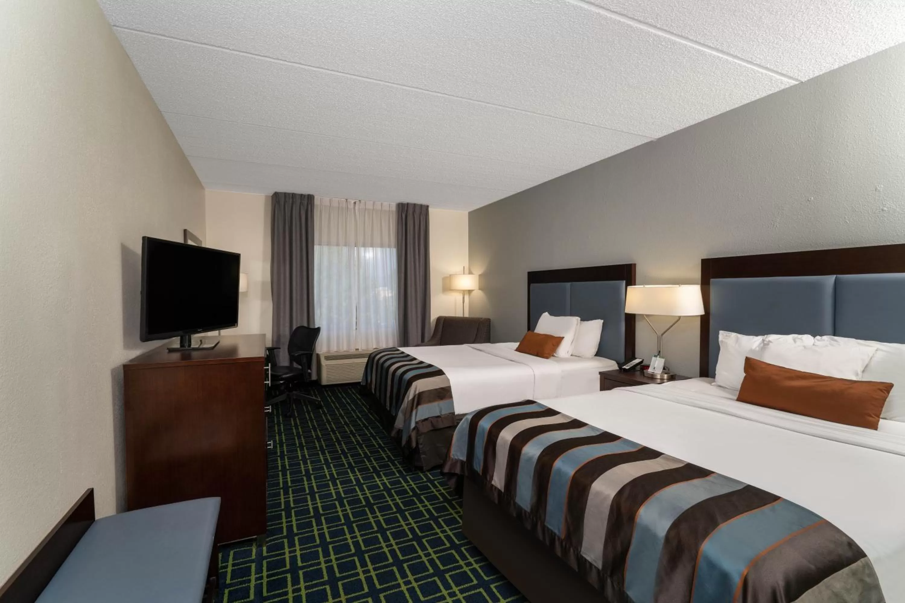 Bed in Wingate by Wyndham Fletcher at Asheville Airport