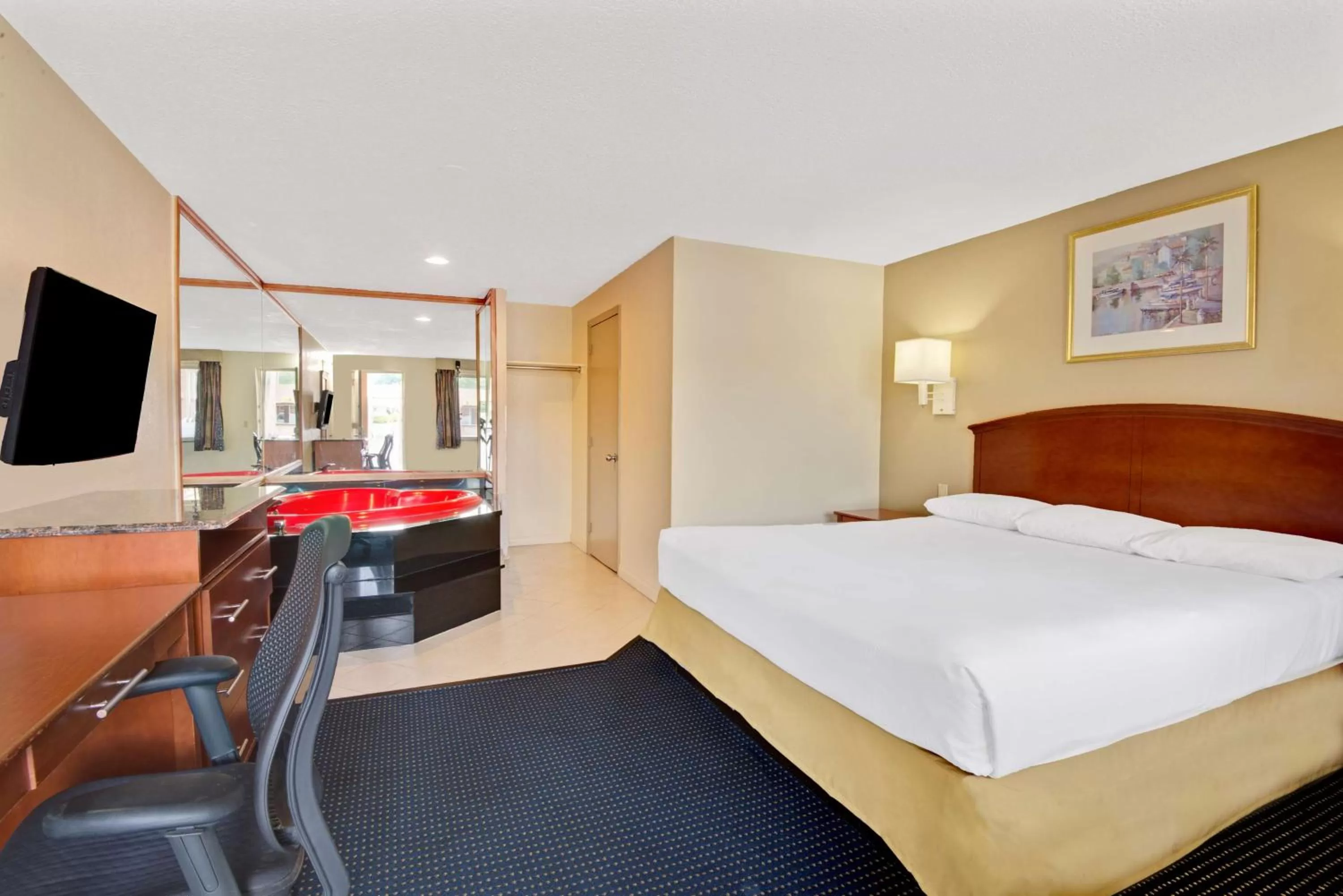 Studio Suite with a King Bed, Smoking in Super 8 by Wyndham Milford/New Haven