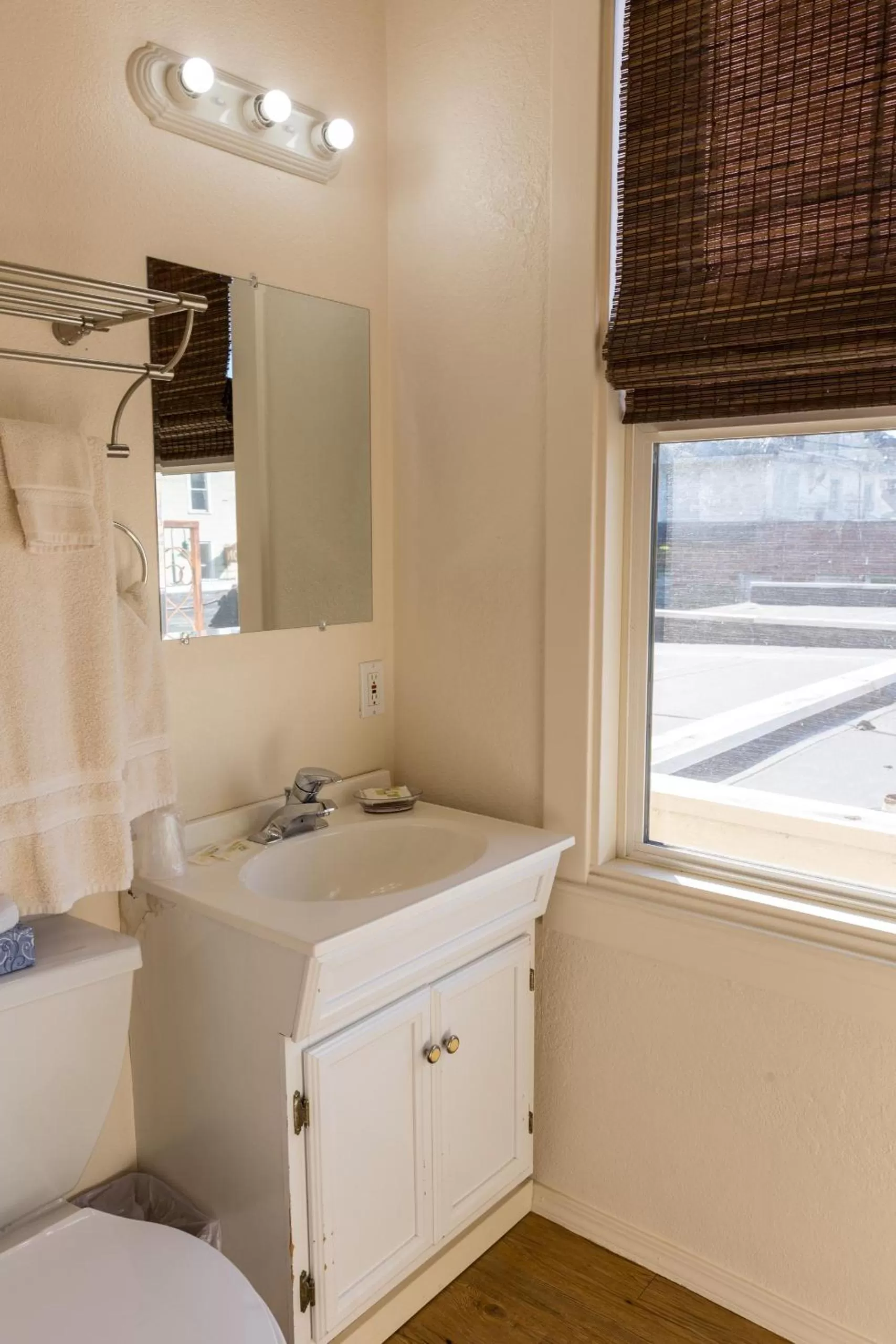 Bathroom in Hotel Cathlamet
