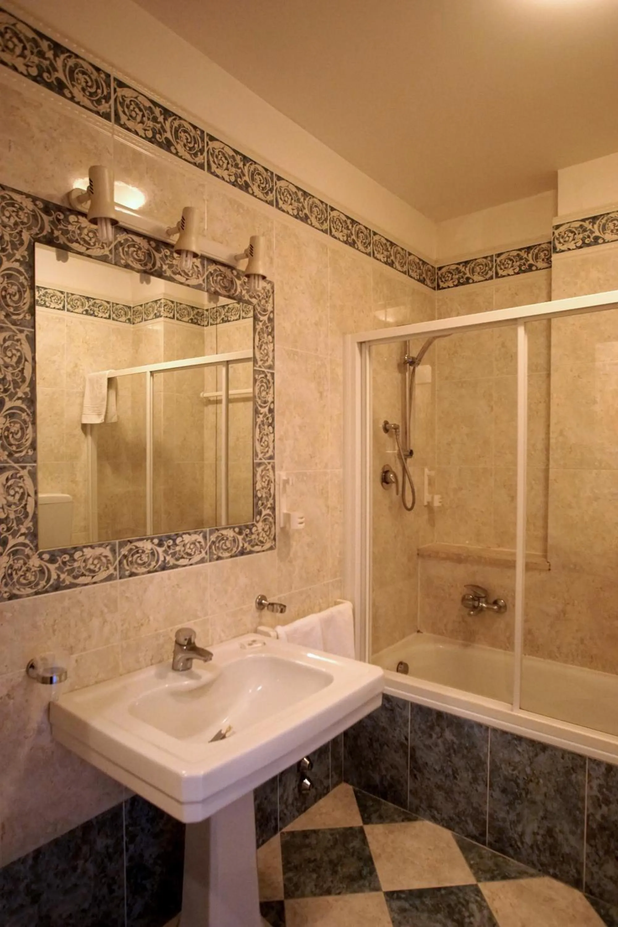 Bathroom in Grand Hotel Regina Salsomaggiore