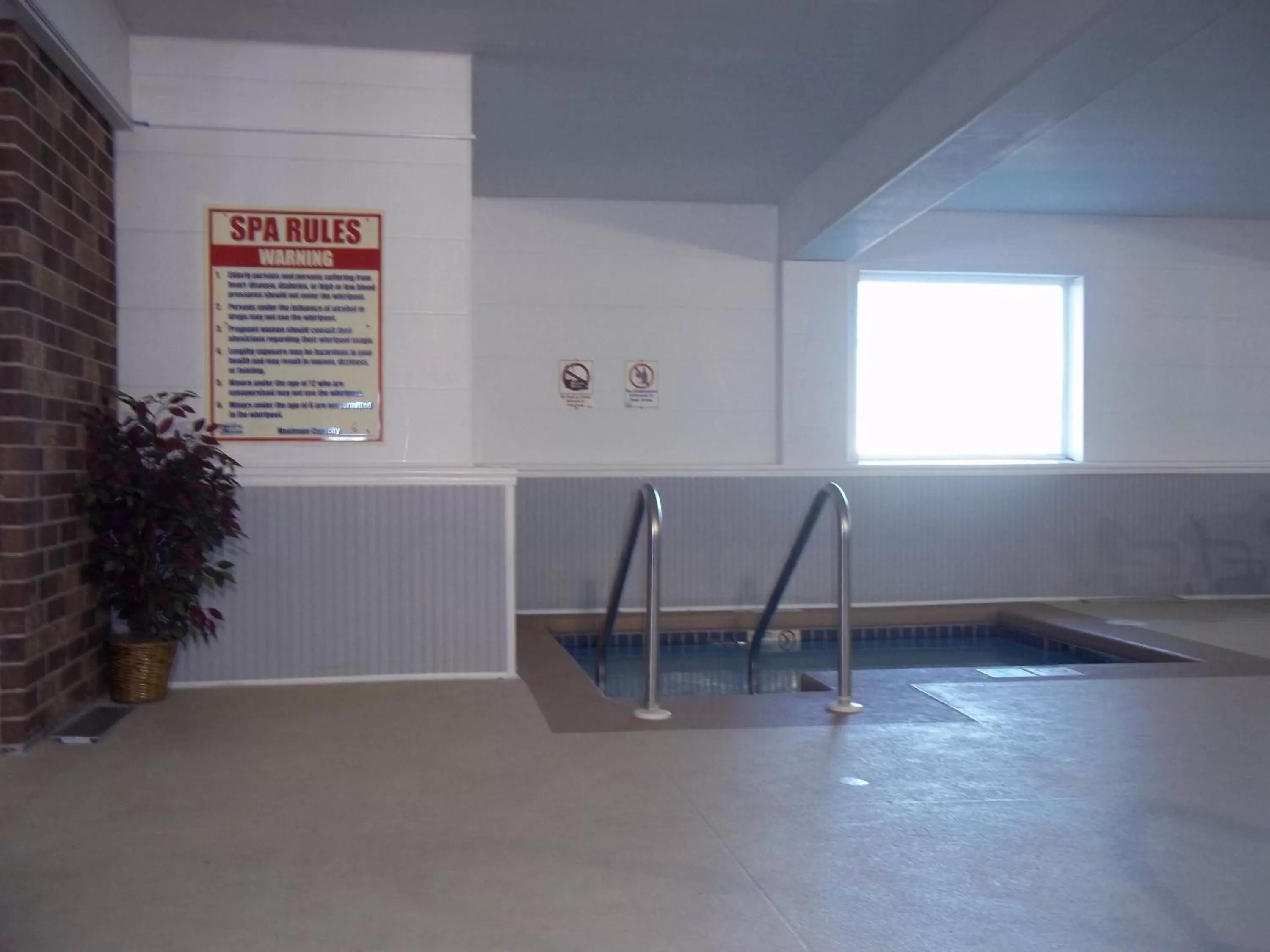 Swimming pool in Days Inn by Wyndham Fond du Lac