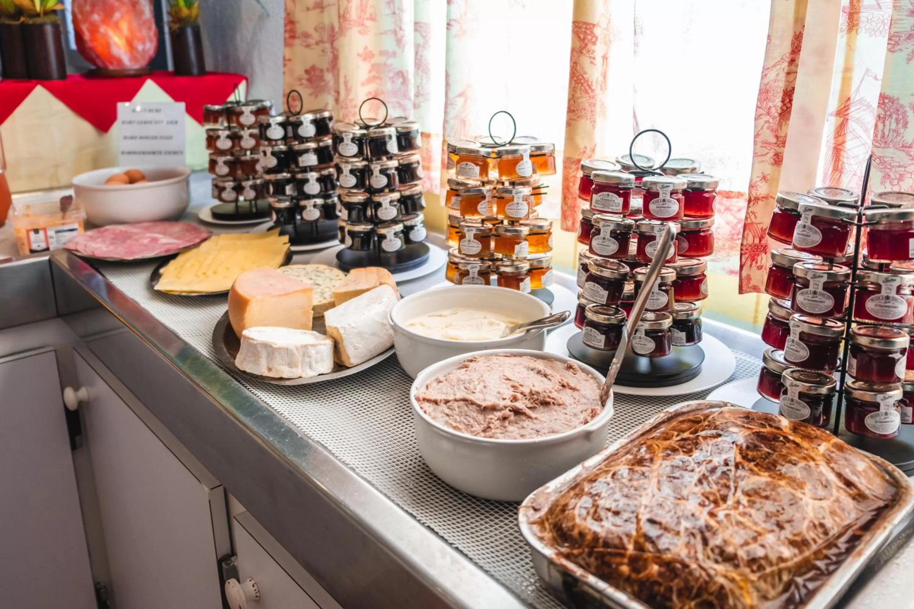 Breakfast in Hotel Strasbourg - Montagne Verte & Restaurant Louisiane