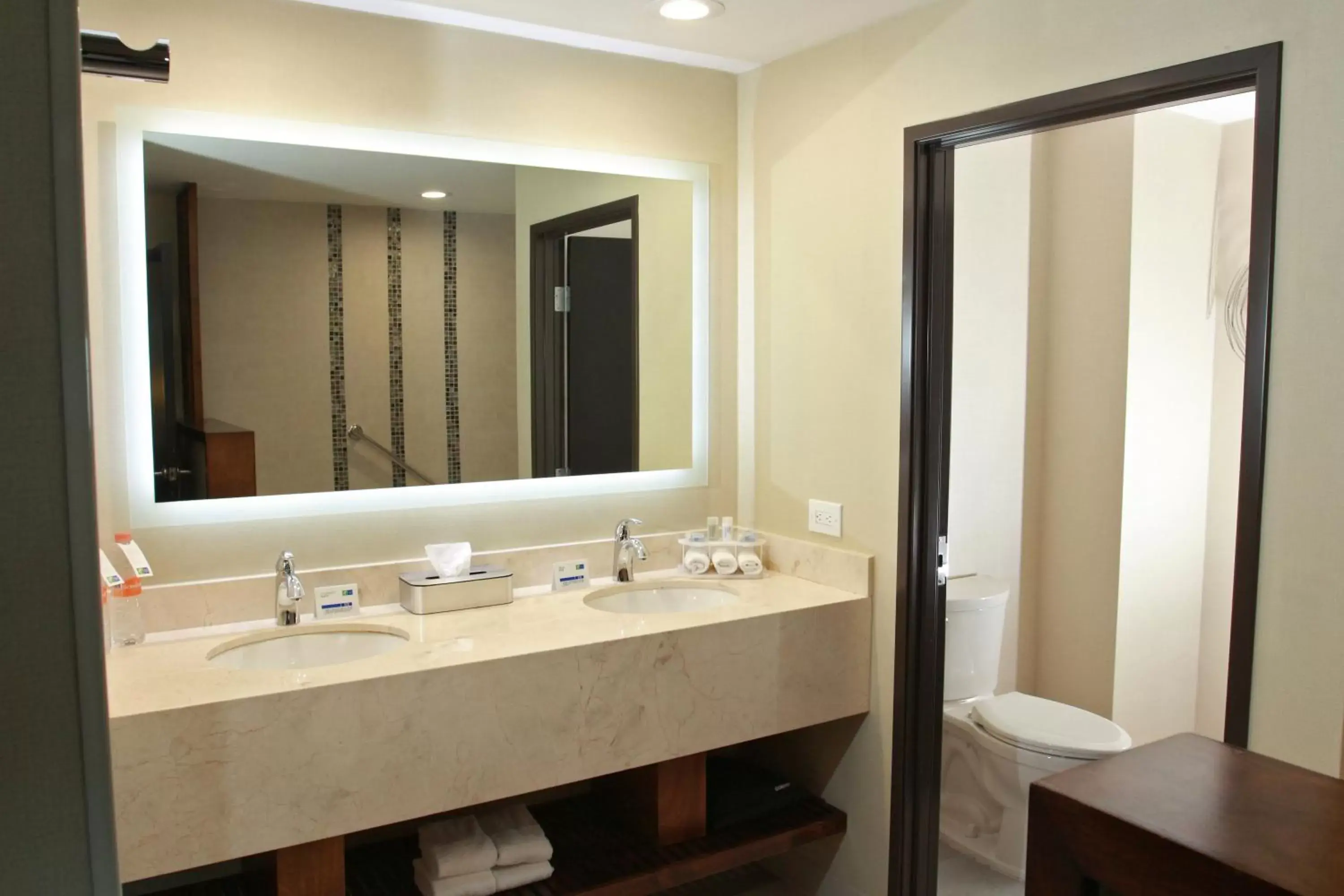 King Suite in Holiday Inn Express & Suites Mexicali by IHG King Suite in Holiday Inn Express & Suites Mexicali by IHG