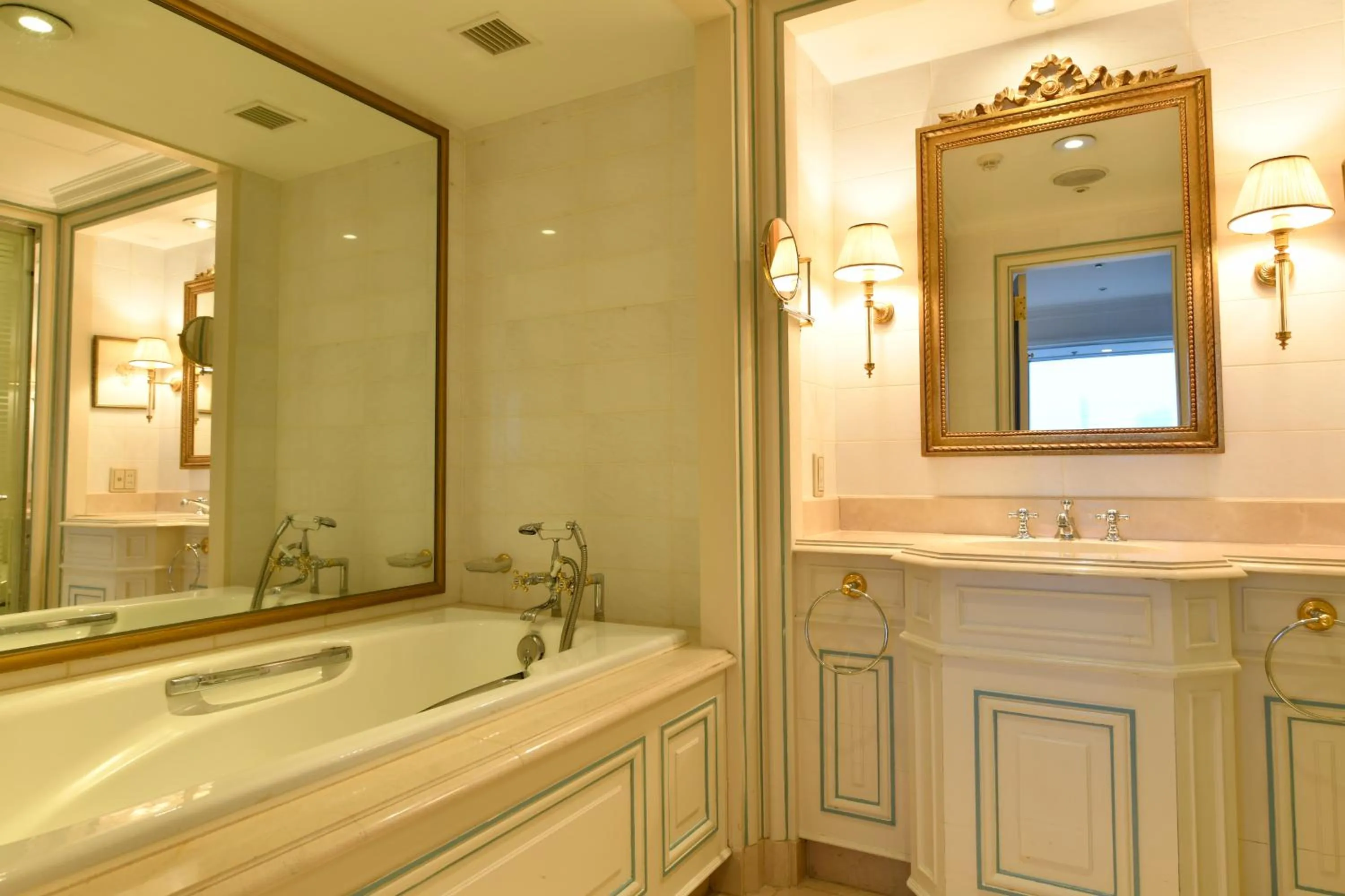 Bathroom in Hotel New Grand