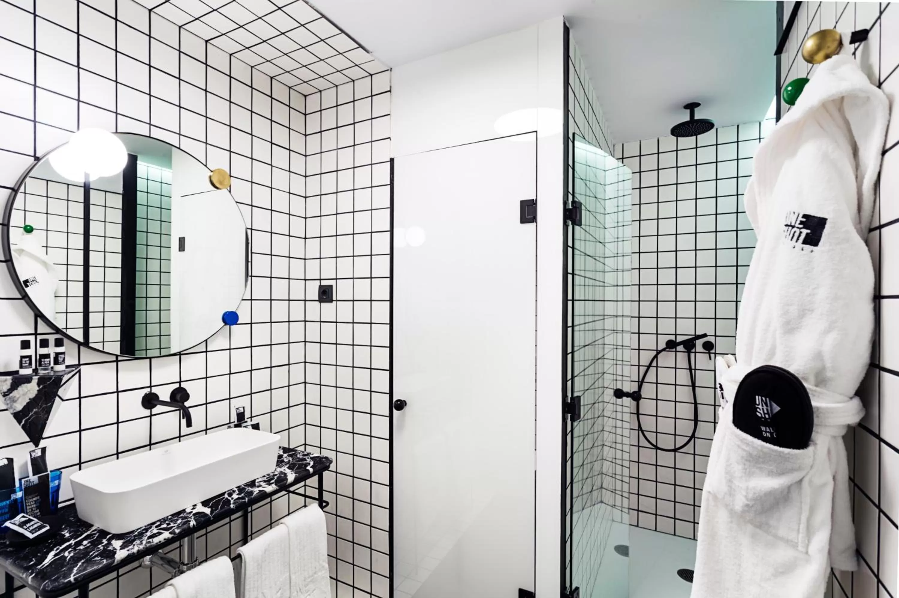 Shower in One Shot Fortuny