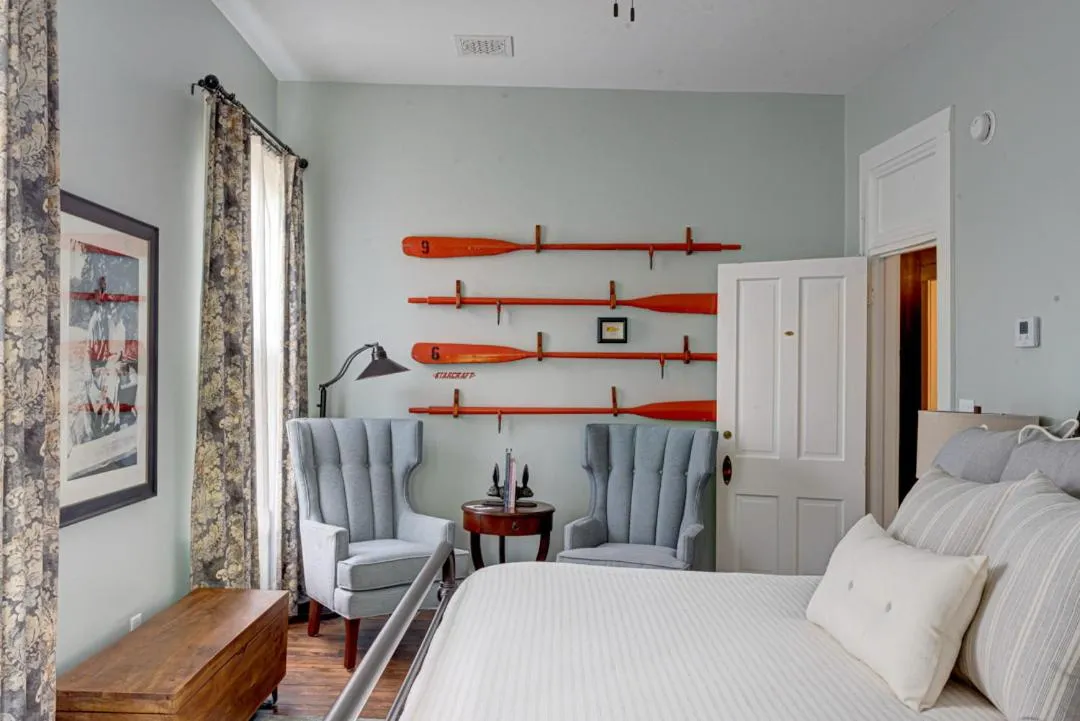 Bed in Historic Birch Lodge and Motel