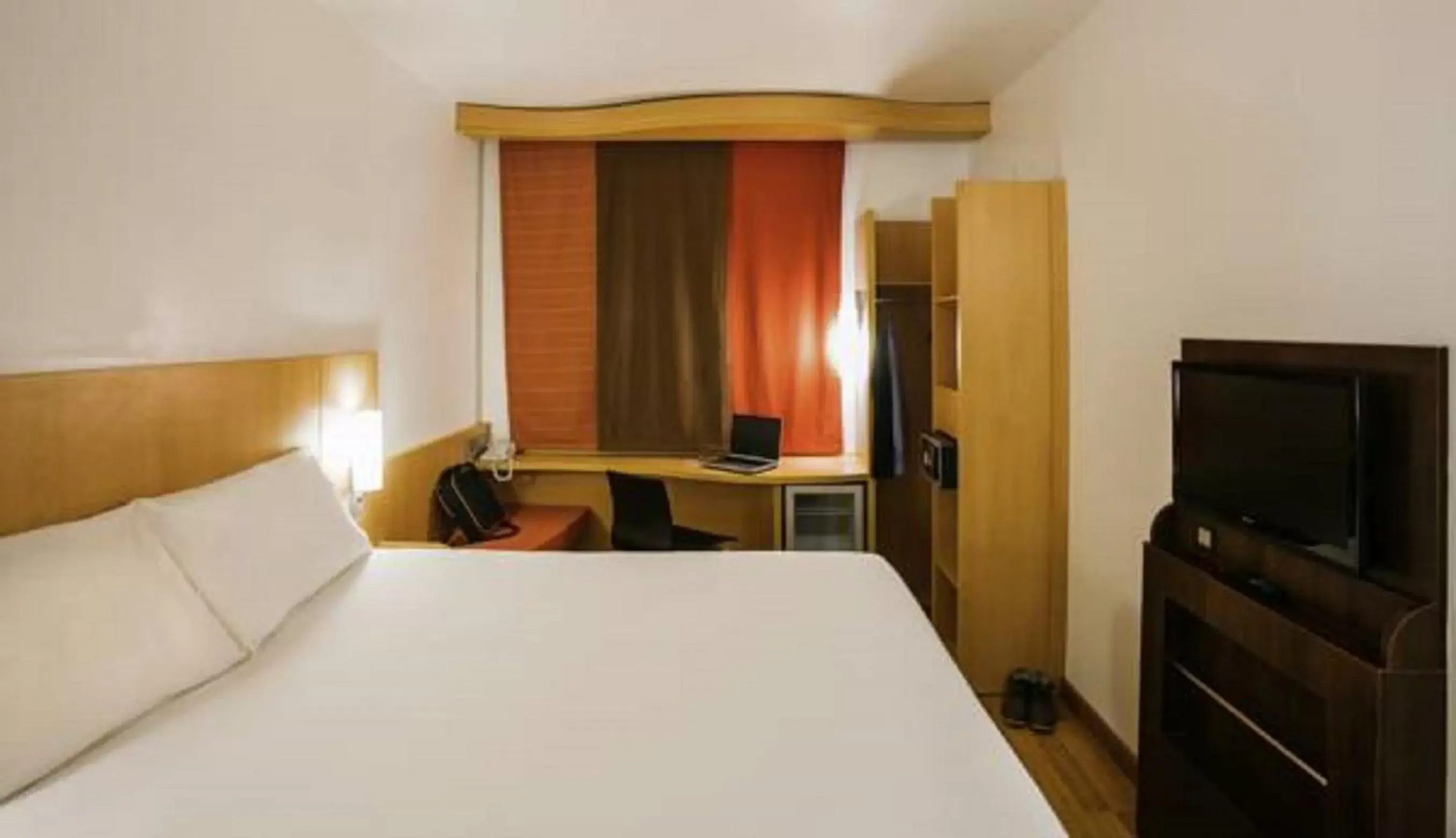 Standard Double Room with 1 Double Bed in Ibis Lagos Ikeja Standard Double Room with 1 Double Bed in Ibis Lagos Ikeja