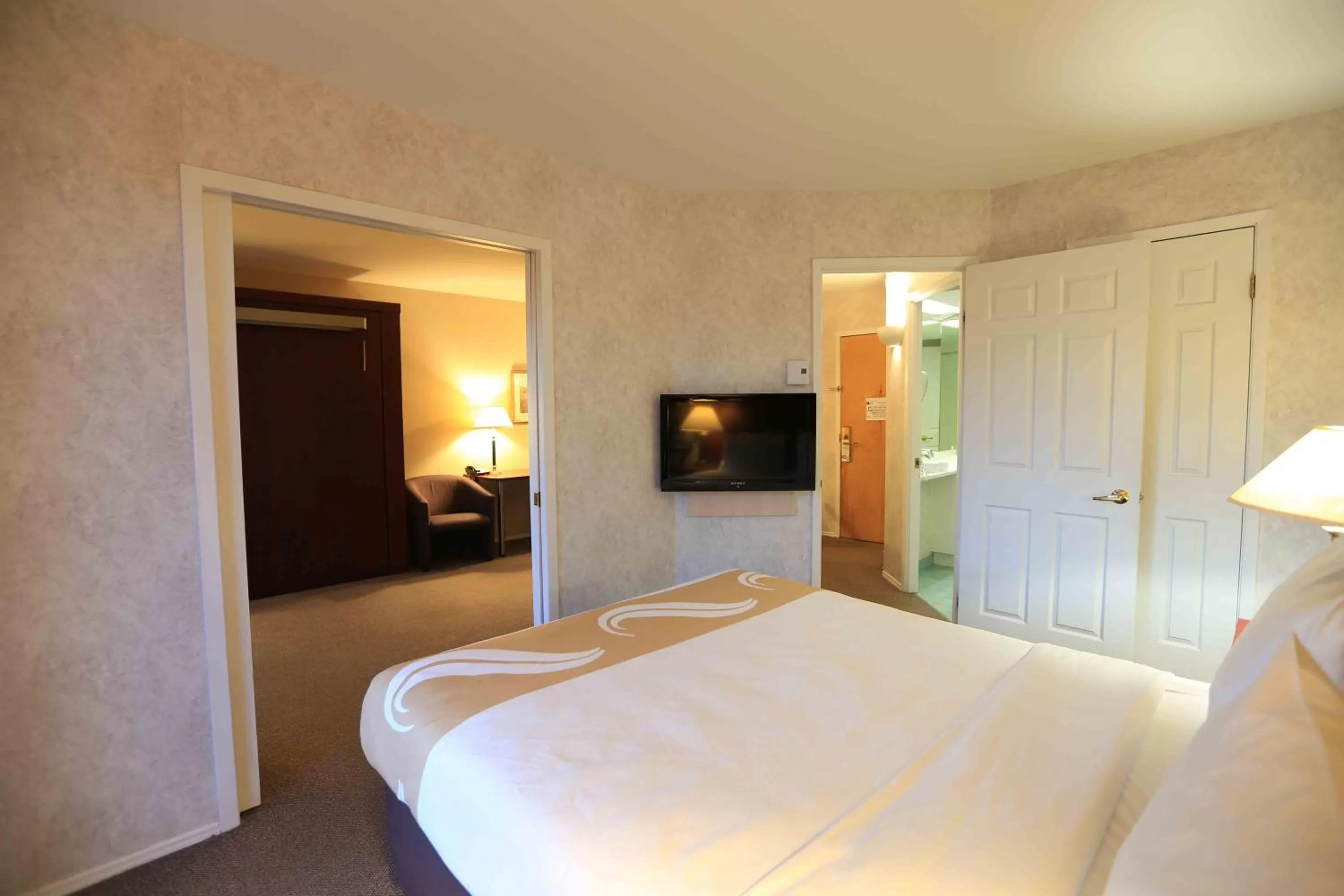 Bed in Quality Suites