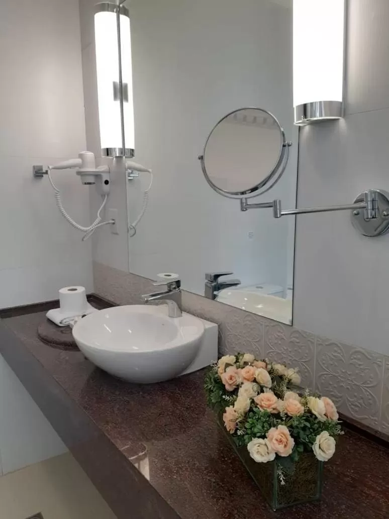 Bathroom in Hotel Praça da Matriz