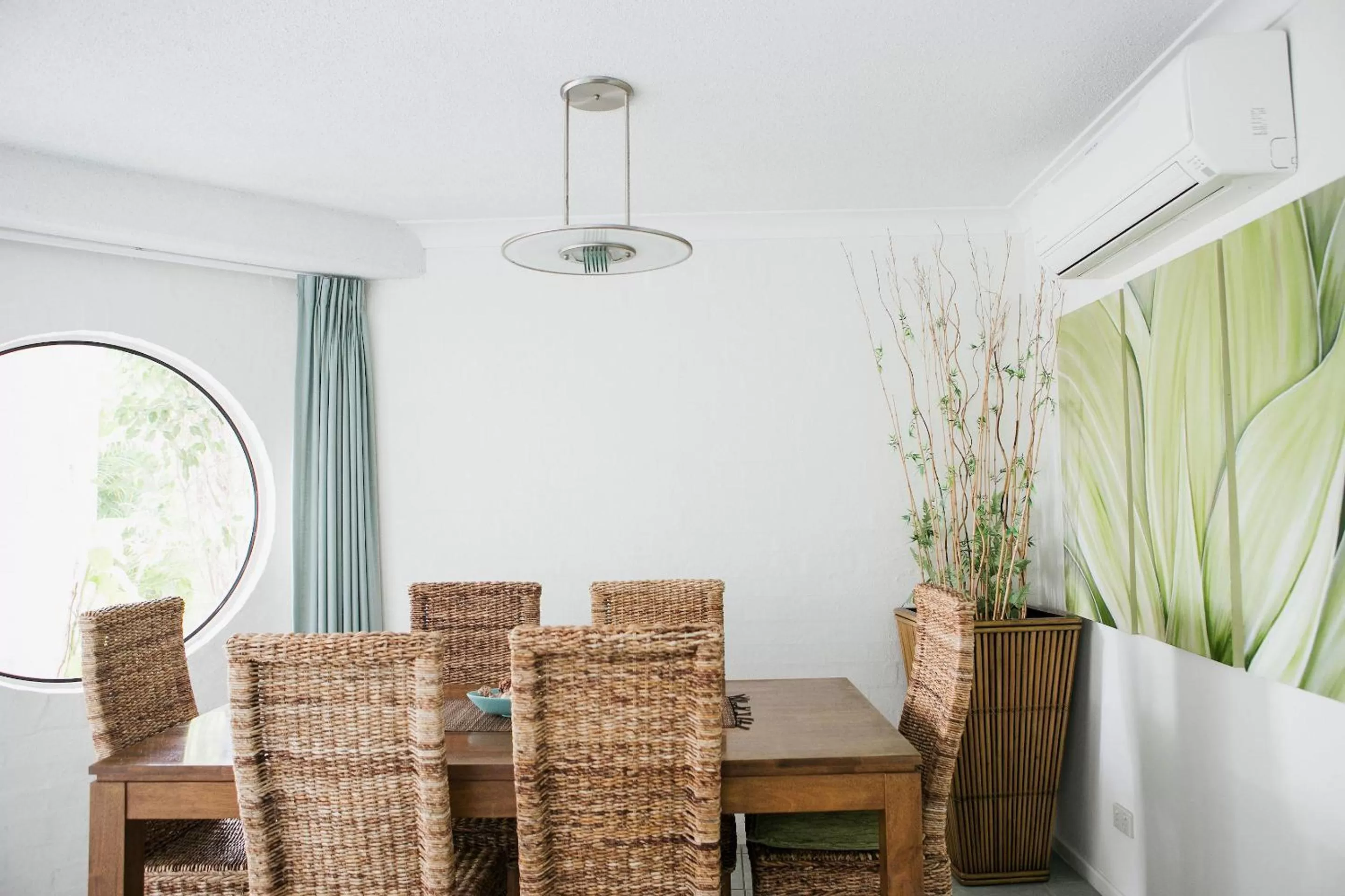 Dining area in Osprey Apartments