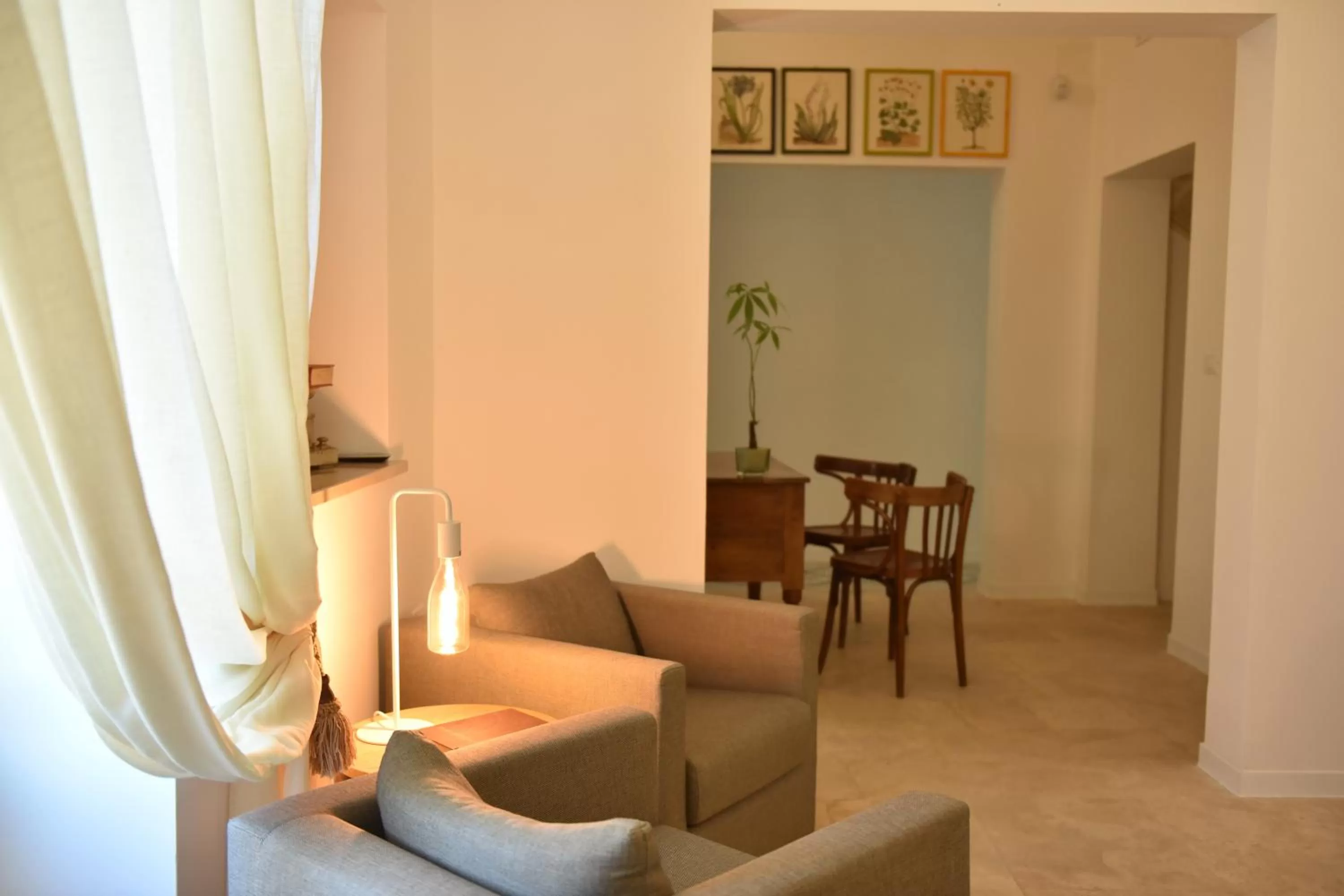 Communal lounge/ TV room in Tobacco Suite