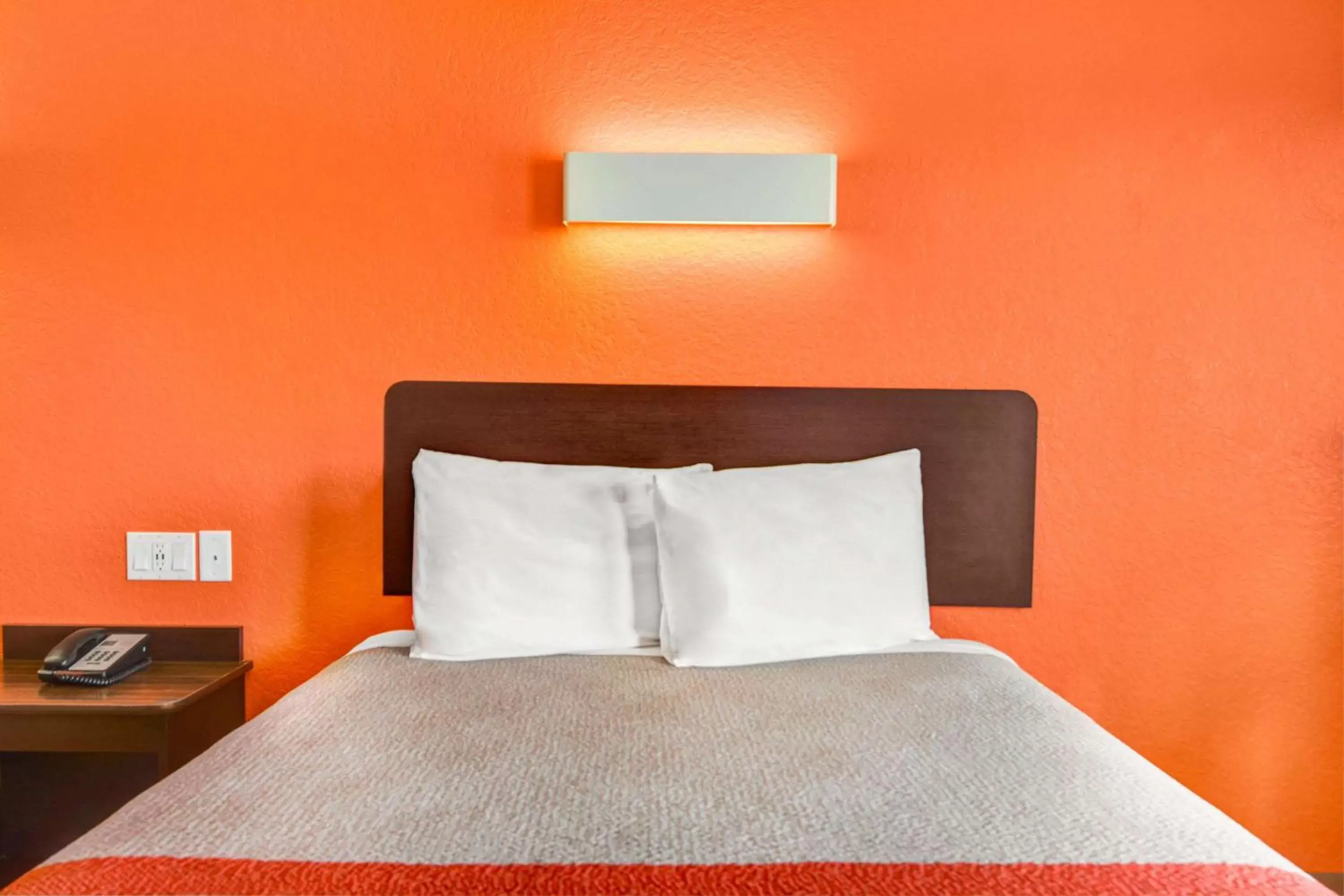 Queen Room - Disability Access - Non-Smoking in Motel 6-Moultrie, GA Queen Room - Disability Access - Non-Smoking in Motel 6-Moultrie, GA