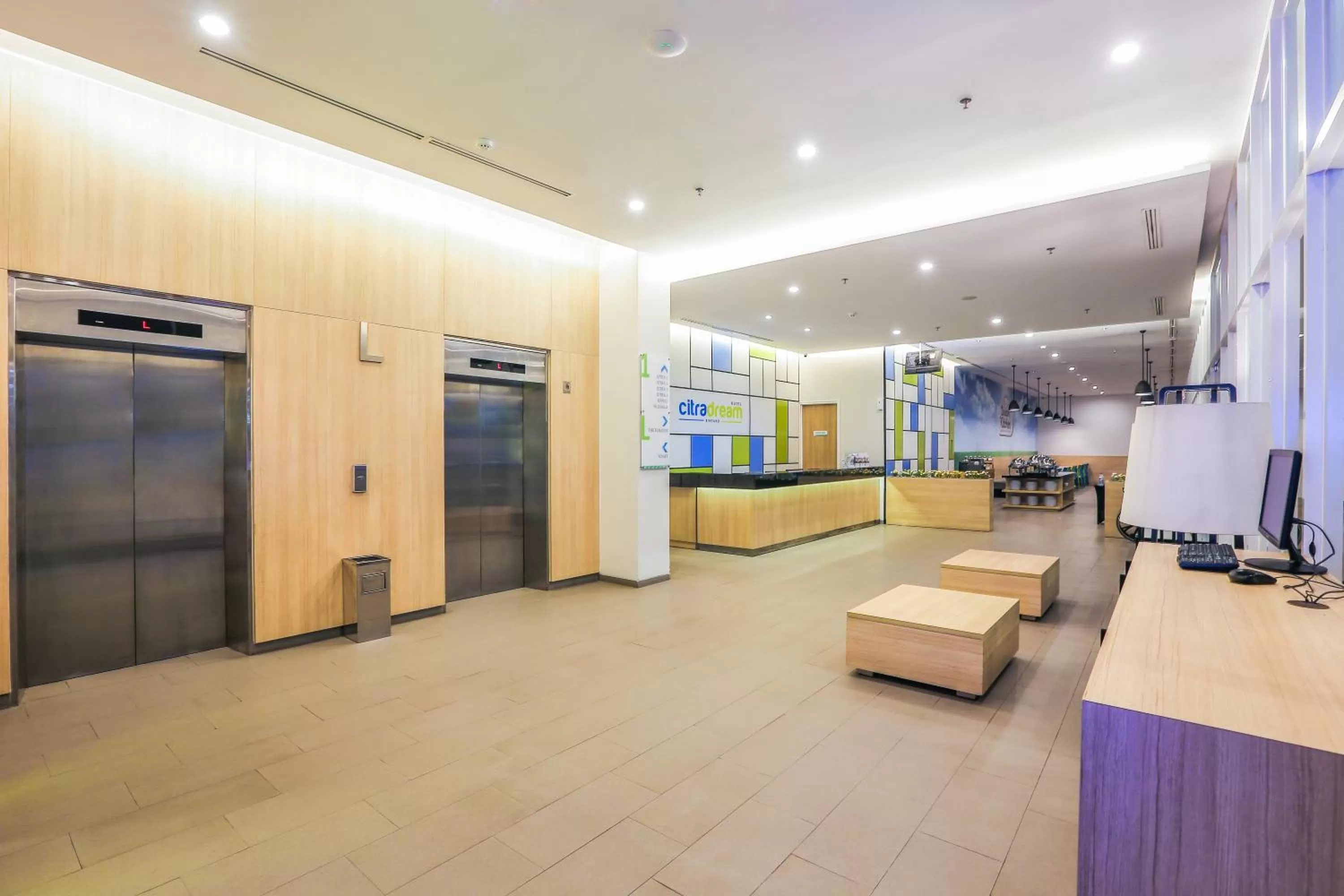 Lobby or reception in Hotel Citradream Bintaro