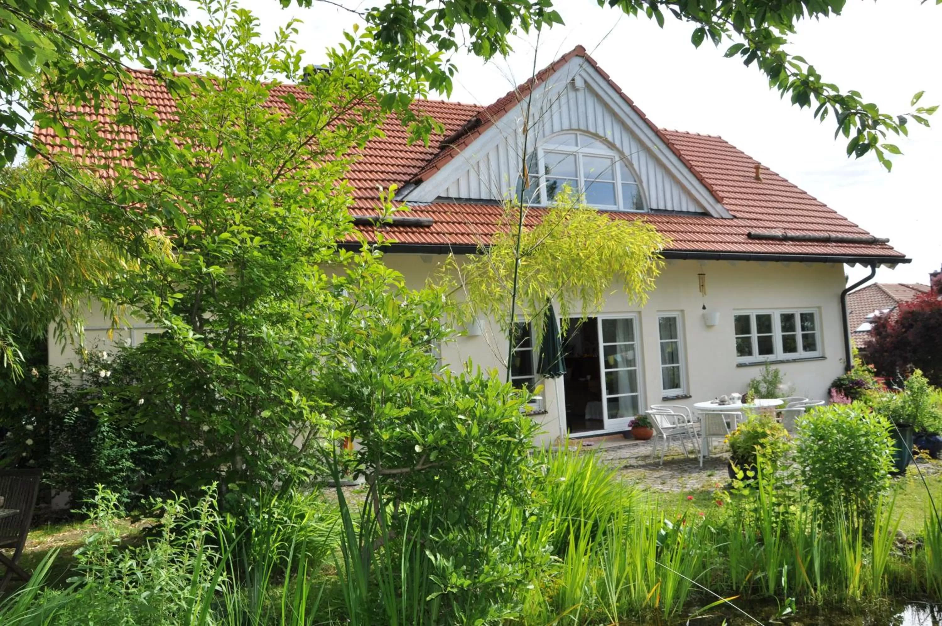 Facade/entrance, Property Building in Bed and Breakfast Bavaria München