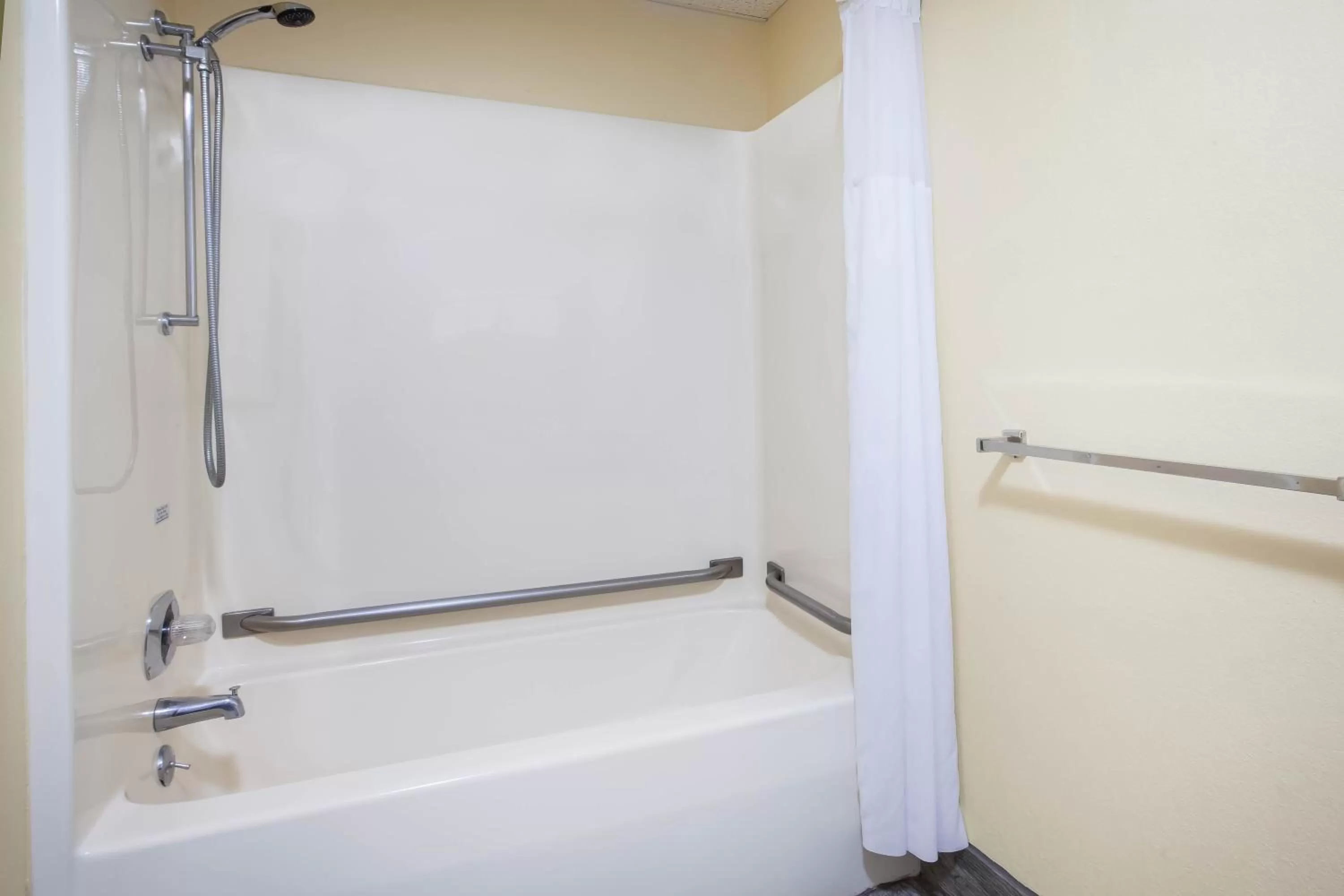 Days Inn by Wyndham Cadillac