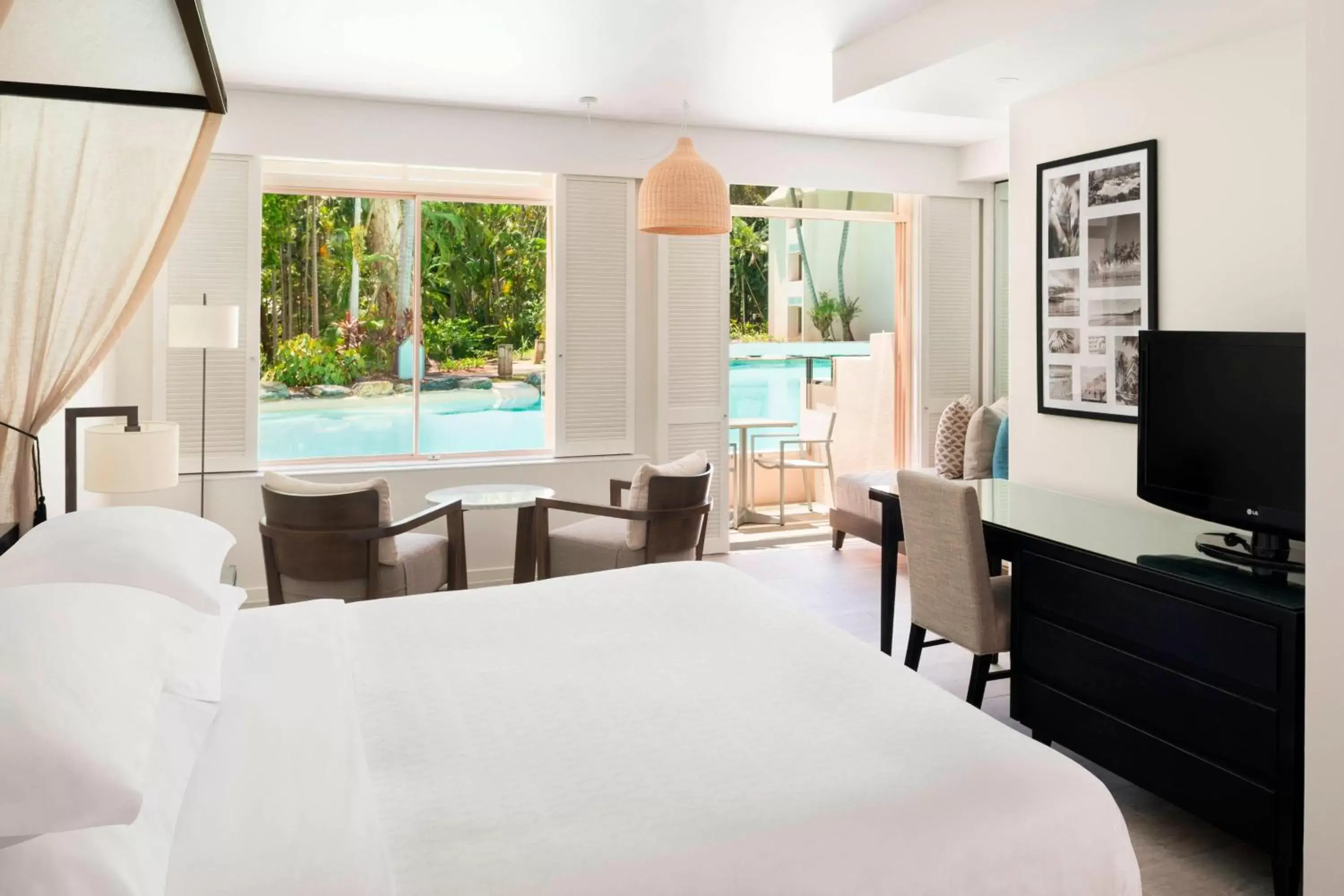 Guest room, 1 King, Pool access, Small Lagoon access in Sheraton Grand Mirage Resort, Port Douglas Guest room, 1 King, Pool access, Small Lagoon access in Sheraton Grand Mirage Resort, Port Douglas