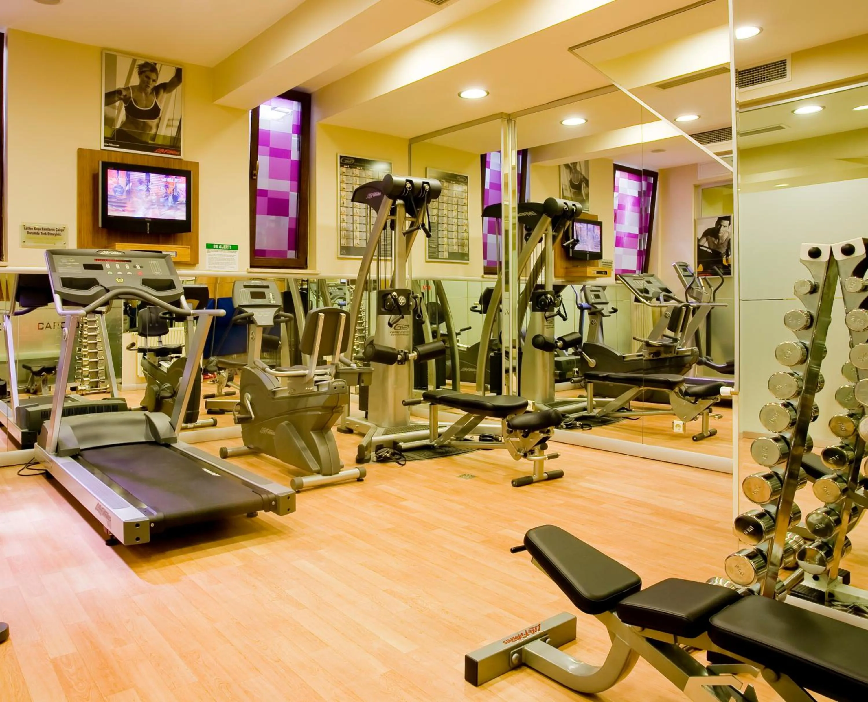 Fitness centre/facilities in GLK PREMIER Regency Suites & Spa