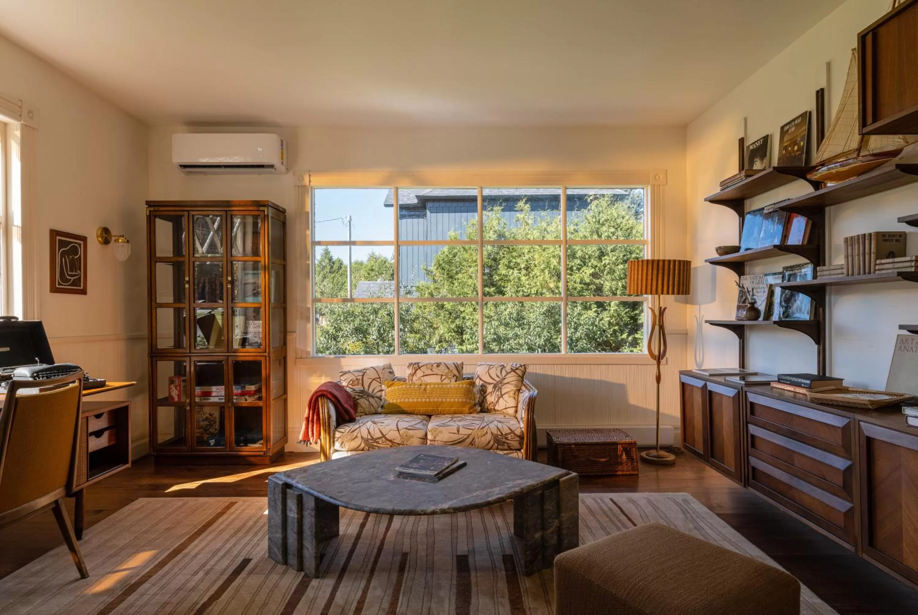 Seating area in Eastwind Hotel Lake Placid