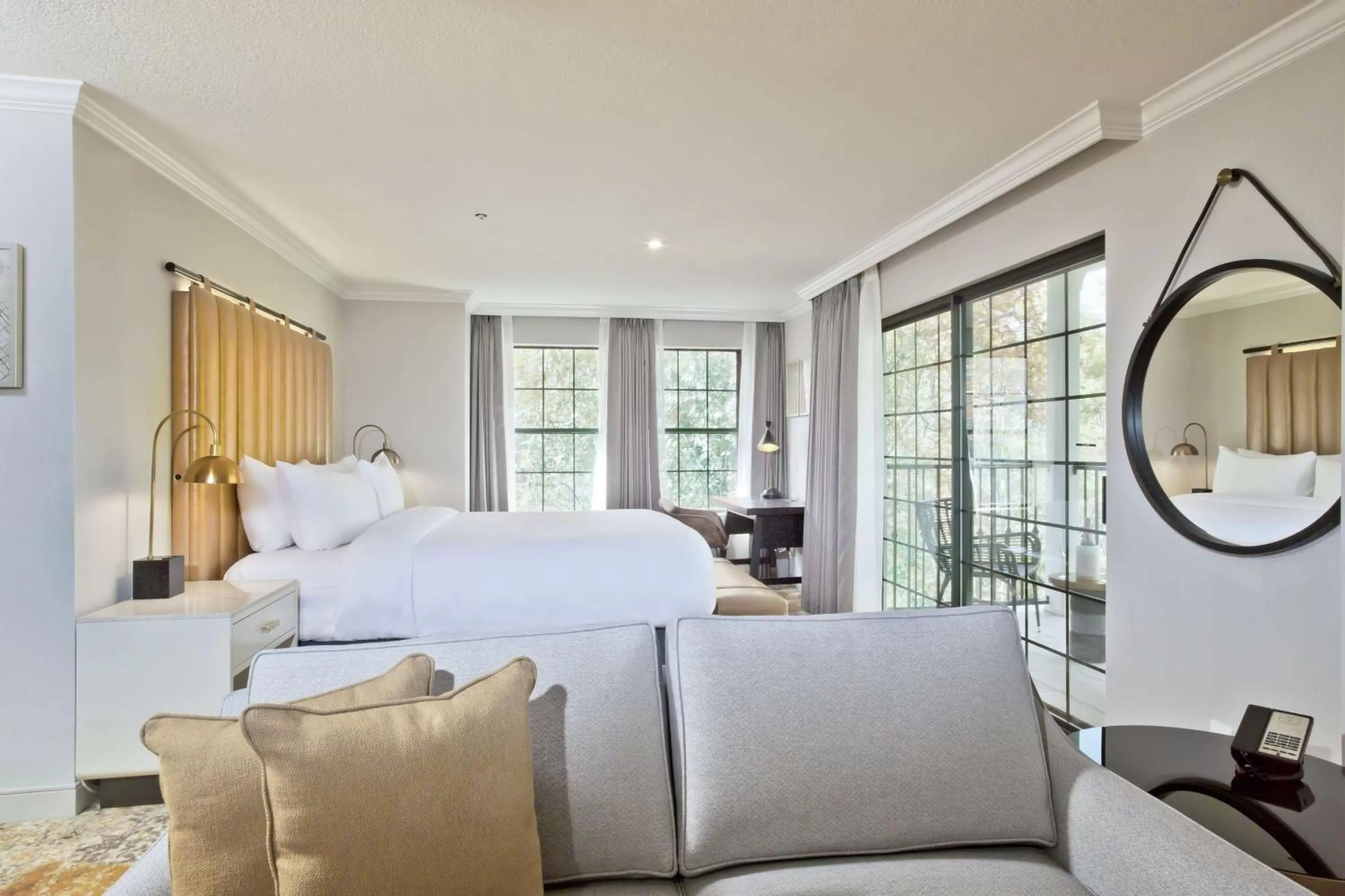 Living room, Bed in The Inn at Saratoga, Tapestry Collection by Hilton