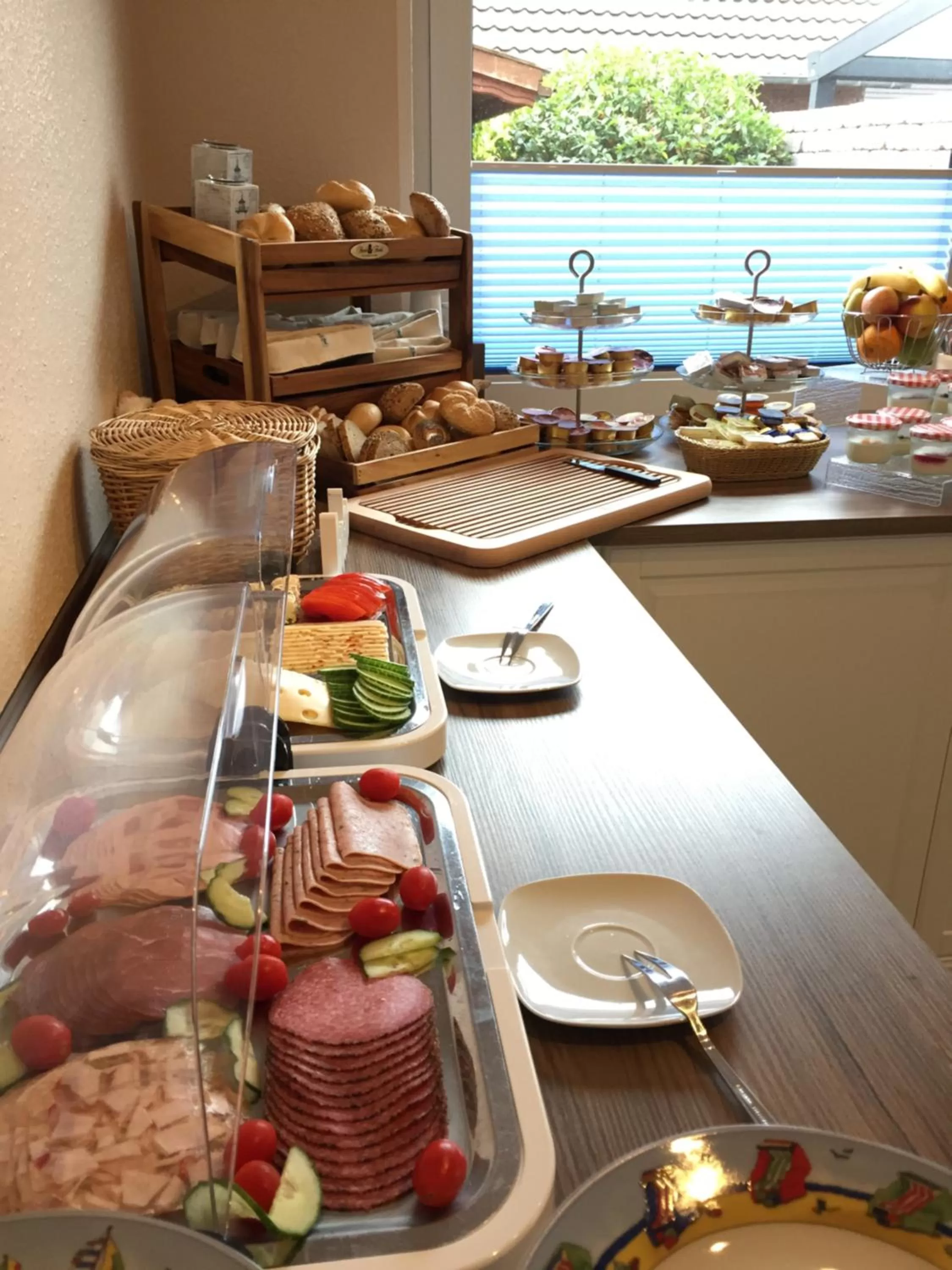 Buffet breakfast in Hotel Pension Nordseewelle