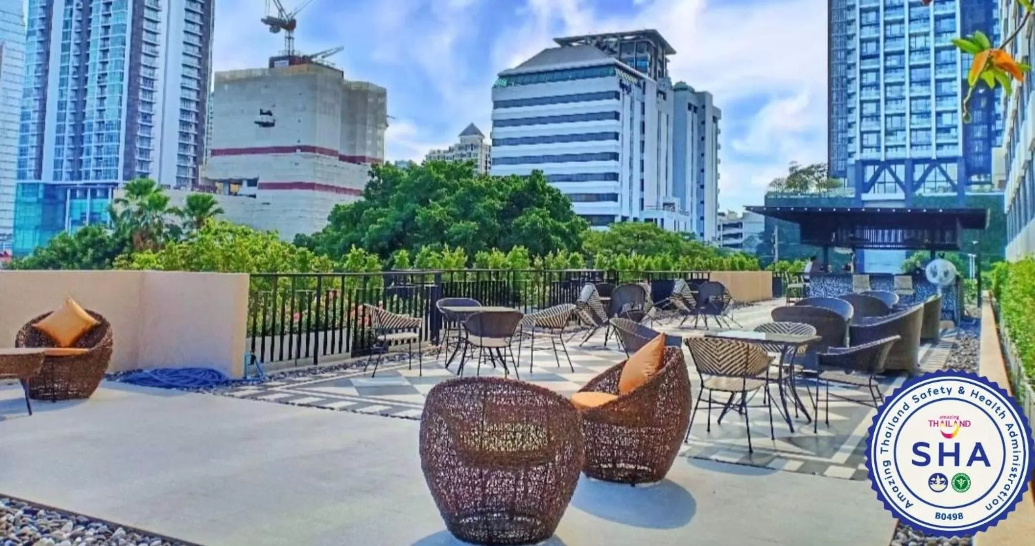 Lounge or bar in Evergreen Laurel Hotel Bangkok