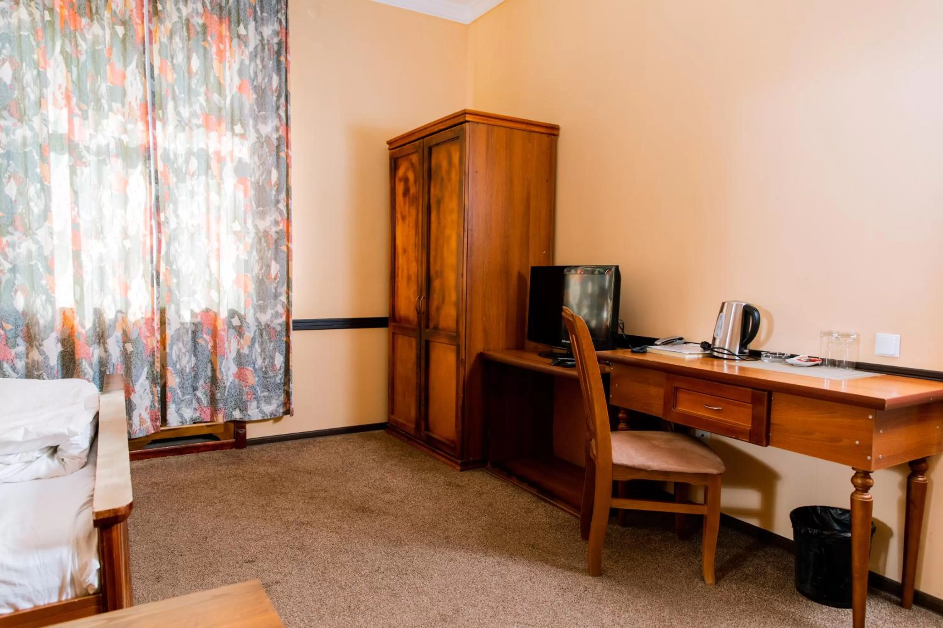 Photo of the whole room, TV/Entertainment Center in Stella Hotel Tashkent