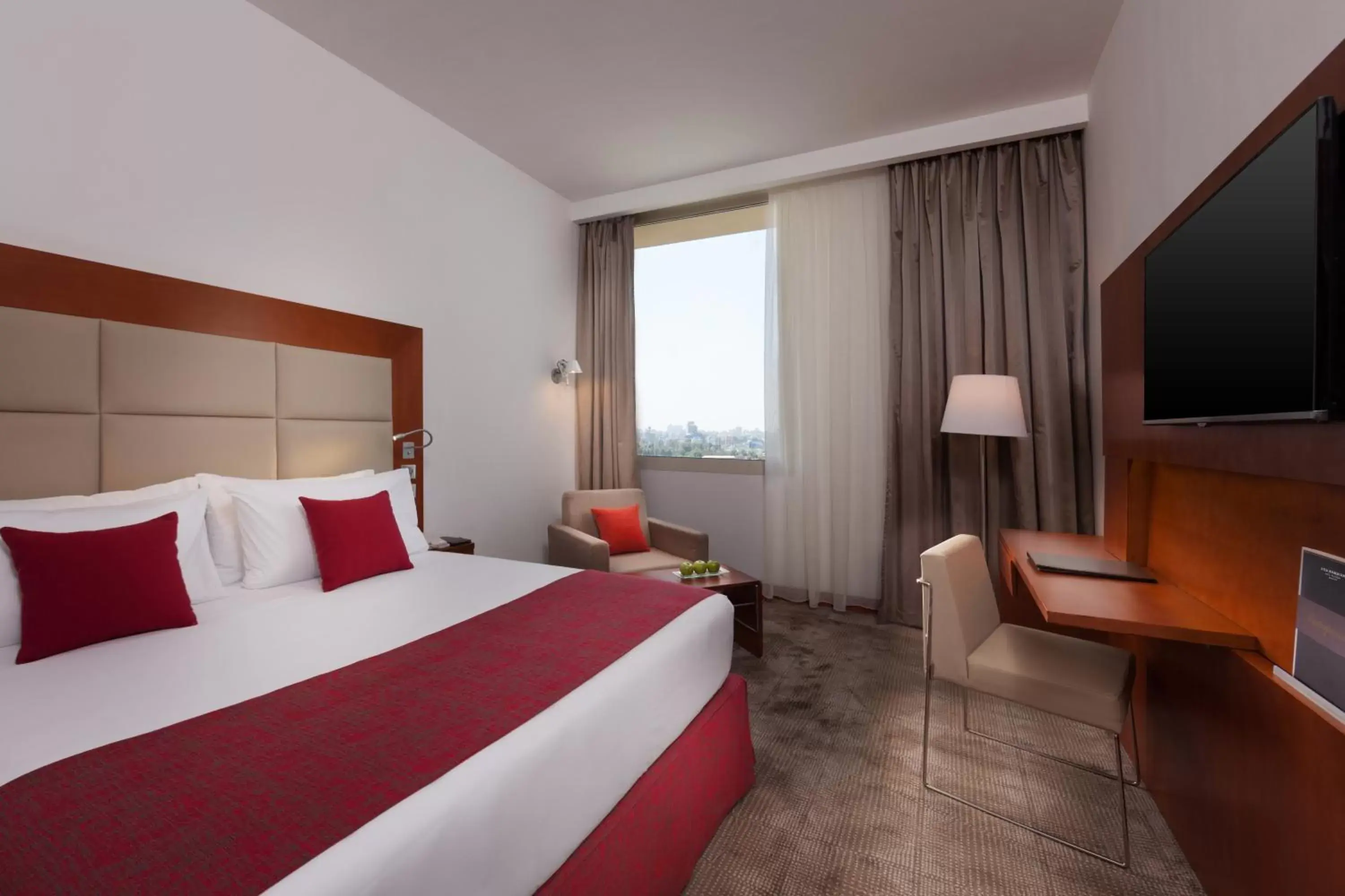 Deluxe Side Nile View Room in Steigenberger Hotel El Tahrir Cairo Deluxe Side Nile View Room in Steigenberger Hotel El Tahrir Cairo