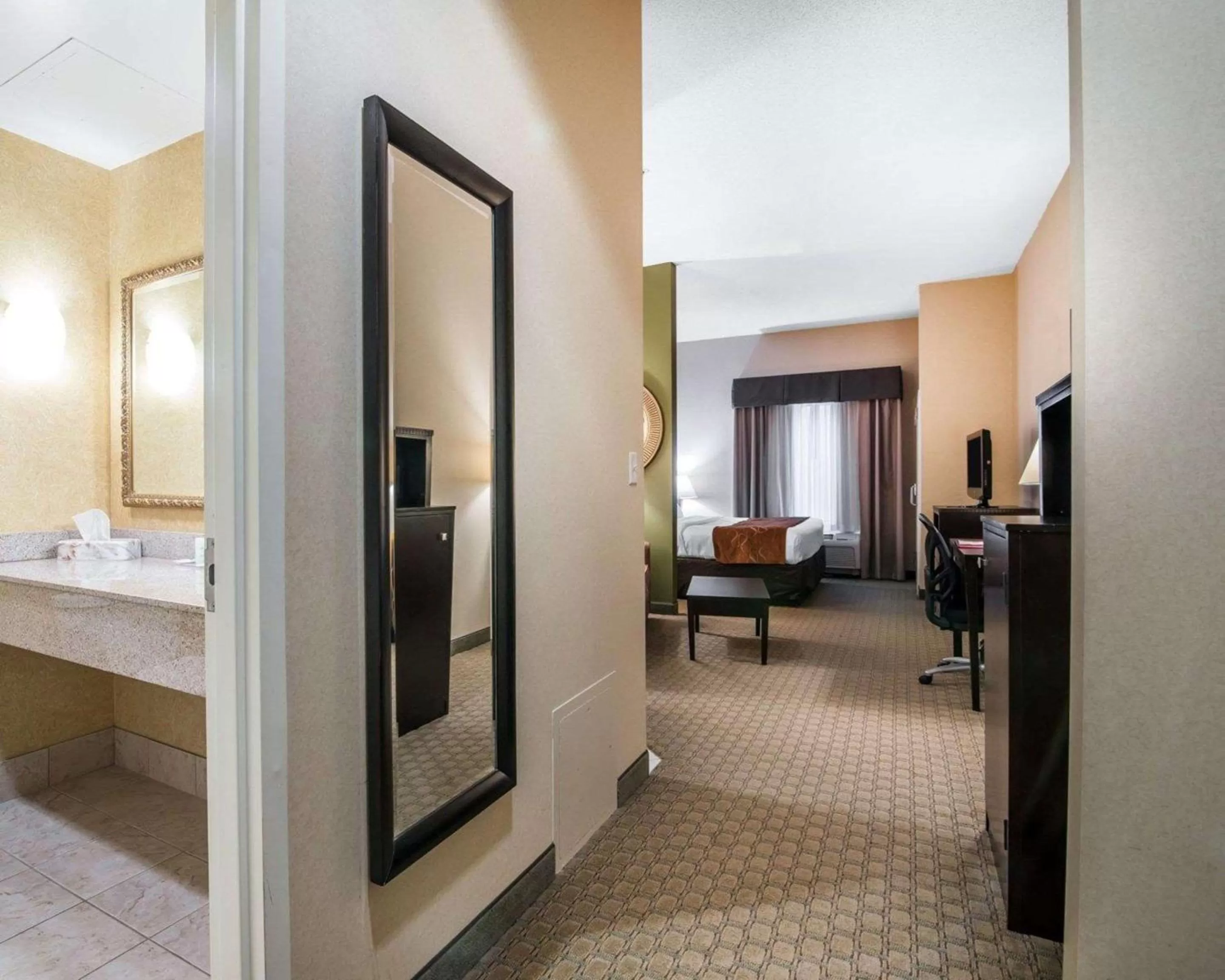 Photo of the whole room in University Inn Vestal