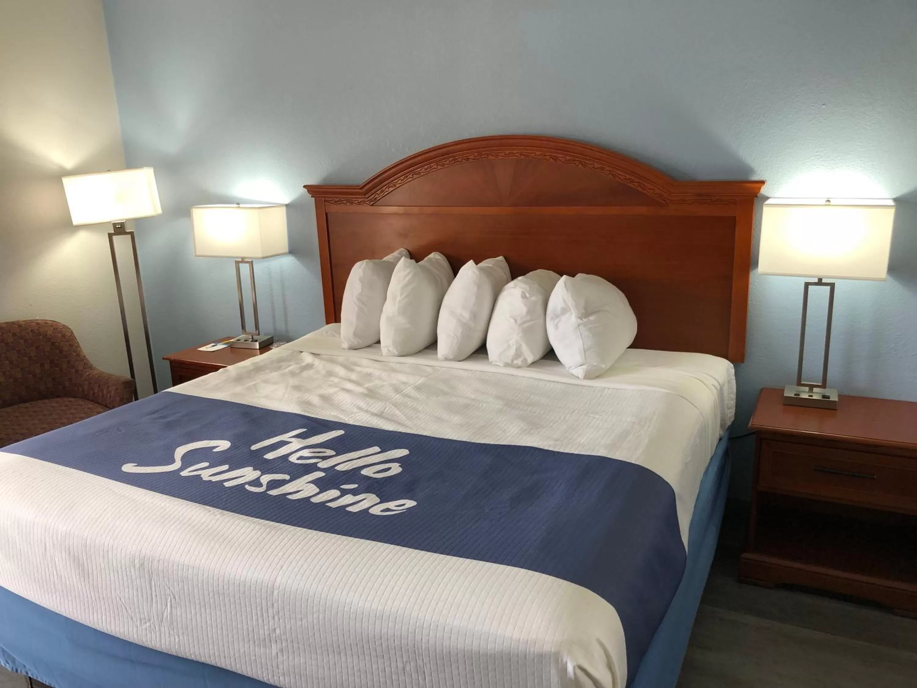 King Room - Disability Access/Smoking in Days Inn by Wyndham Shorter