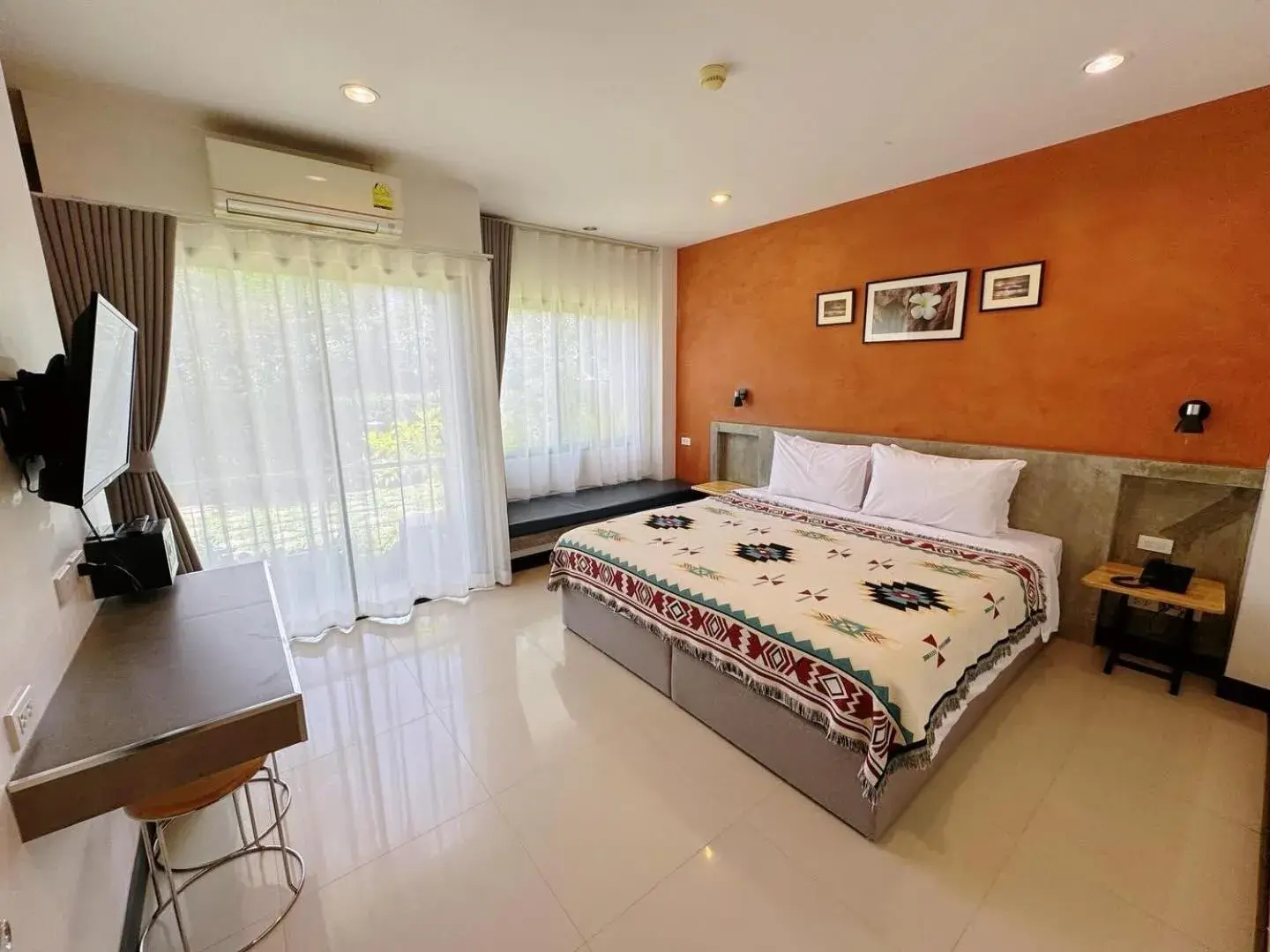 Superior King Room in Ideo Phuket Hotel - Naiyang Beach Superior King Room in Ideo Phuket Hotel - Naiyang Beach