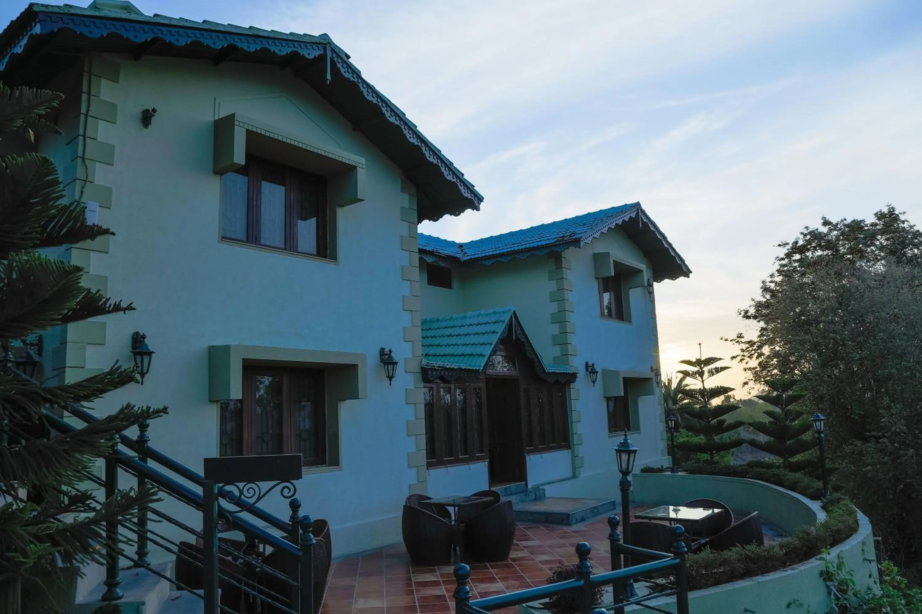 Restaurant/places to eat in The Colonial Manek Manor By SAH