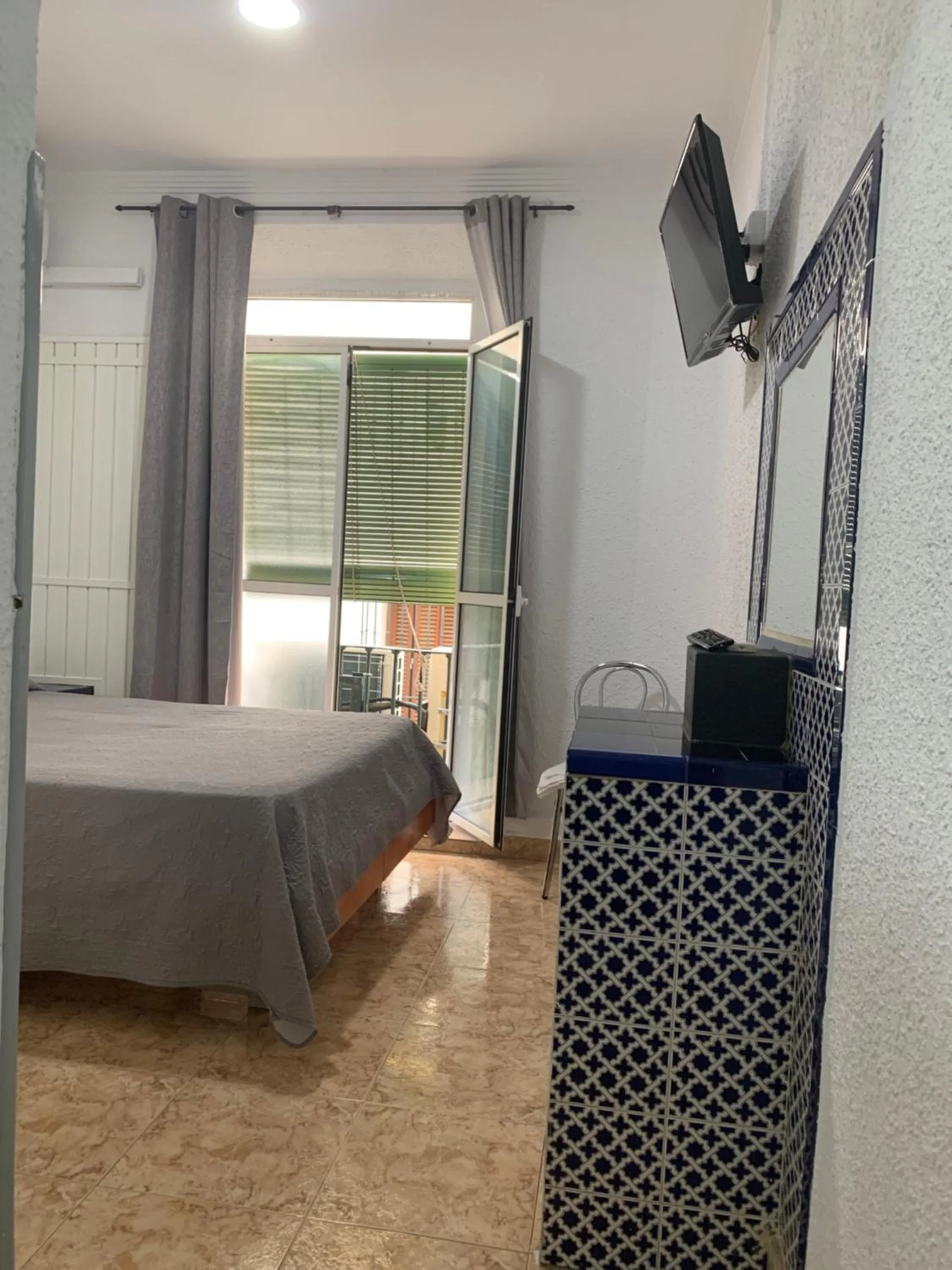 Bedroom, Bed in Hostal Alcobia