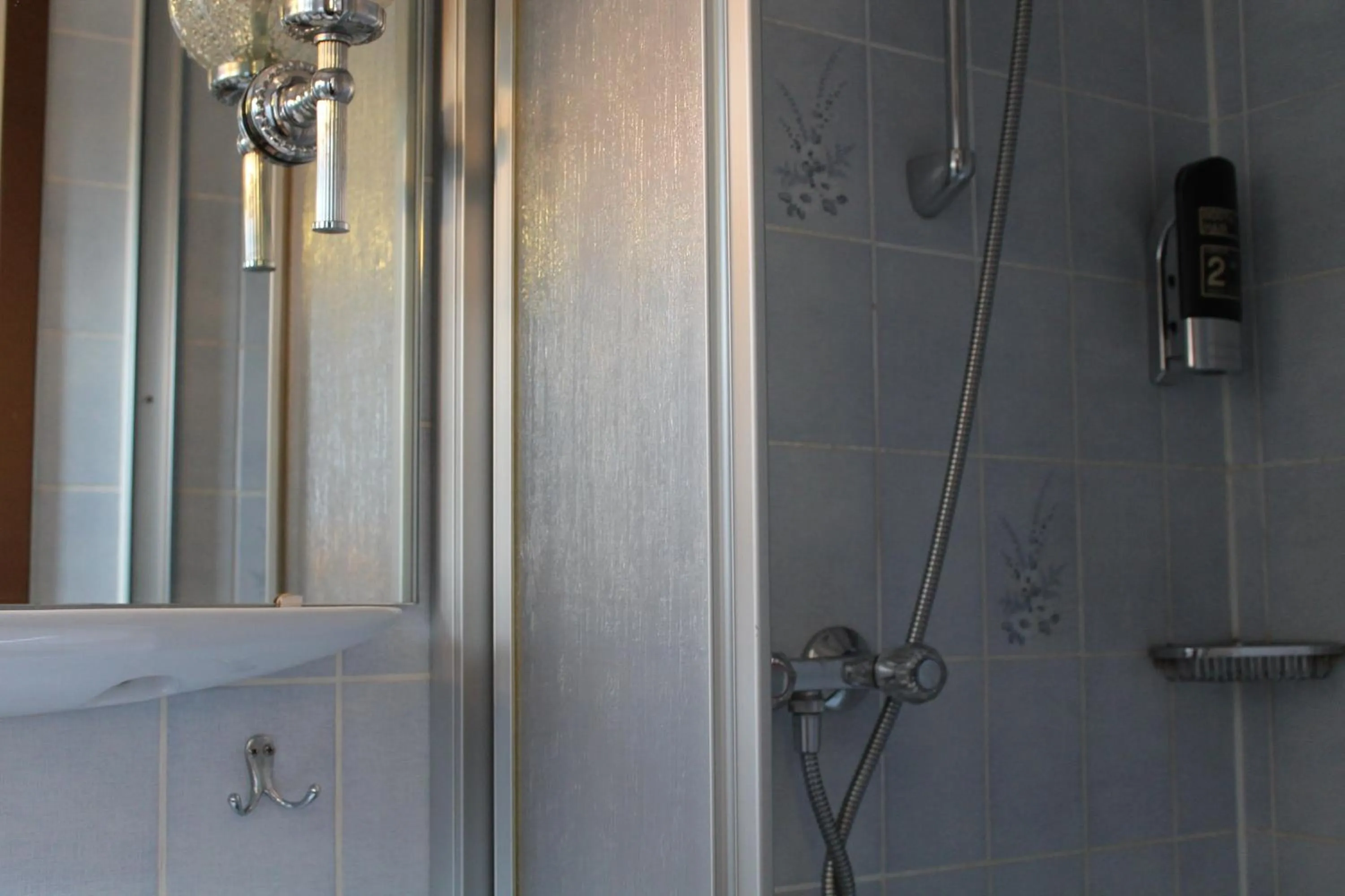 Shower in Hotel Weidenhof