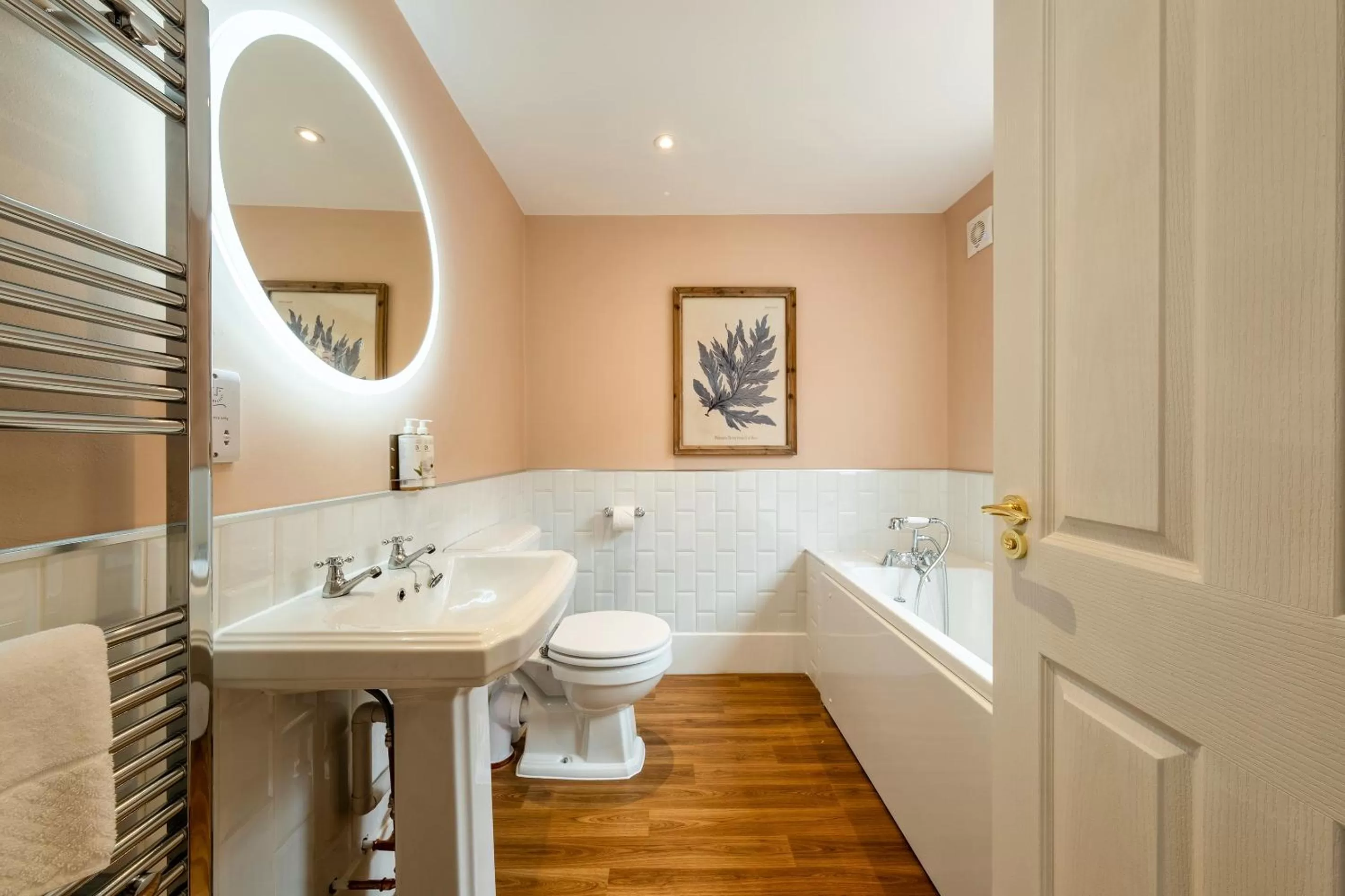 Bathroom in The Feathers Holt