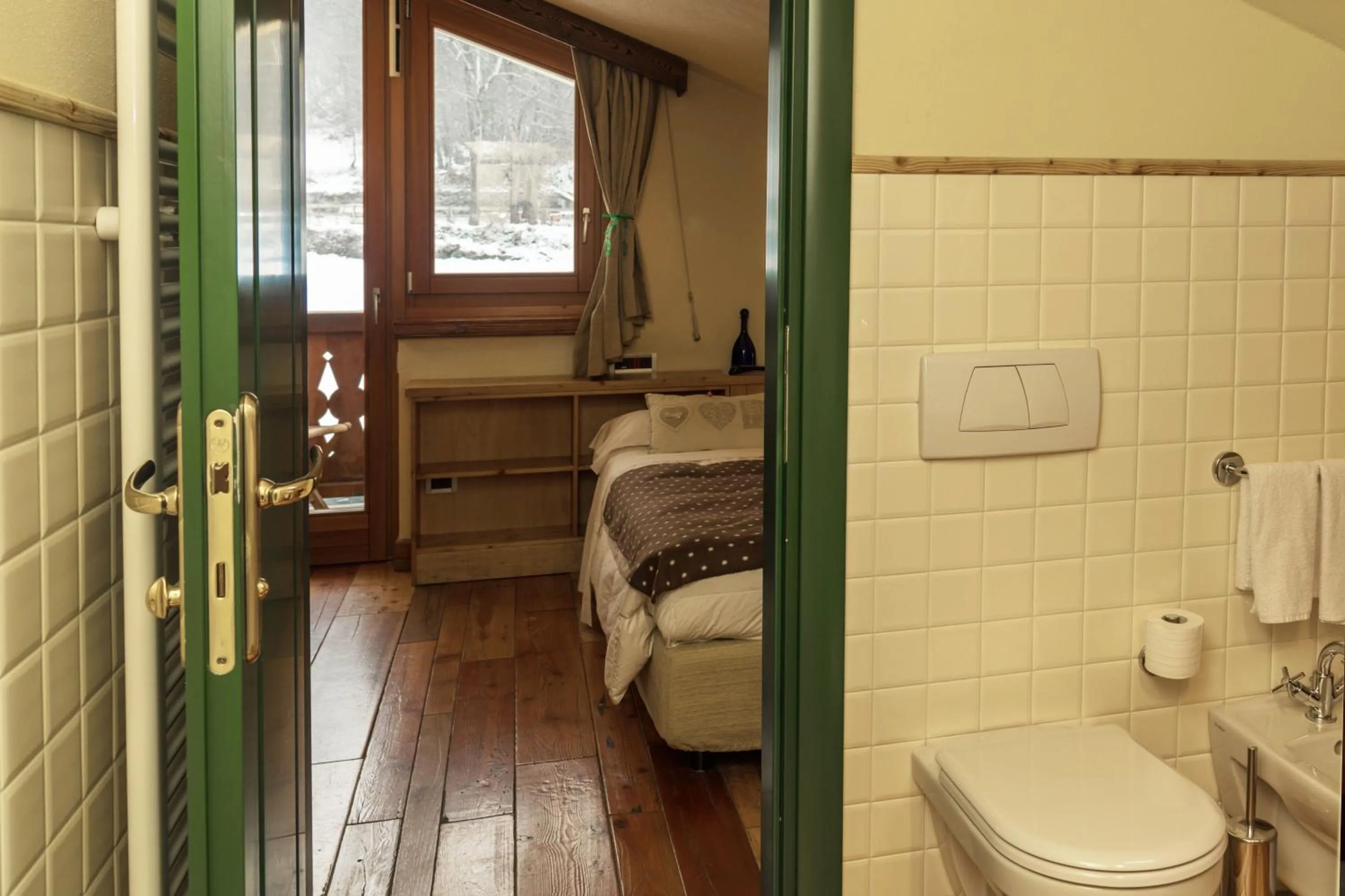 Bathroom in Shatush Hotel