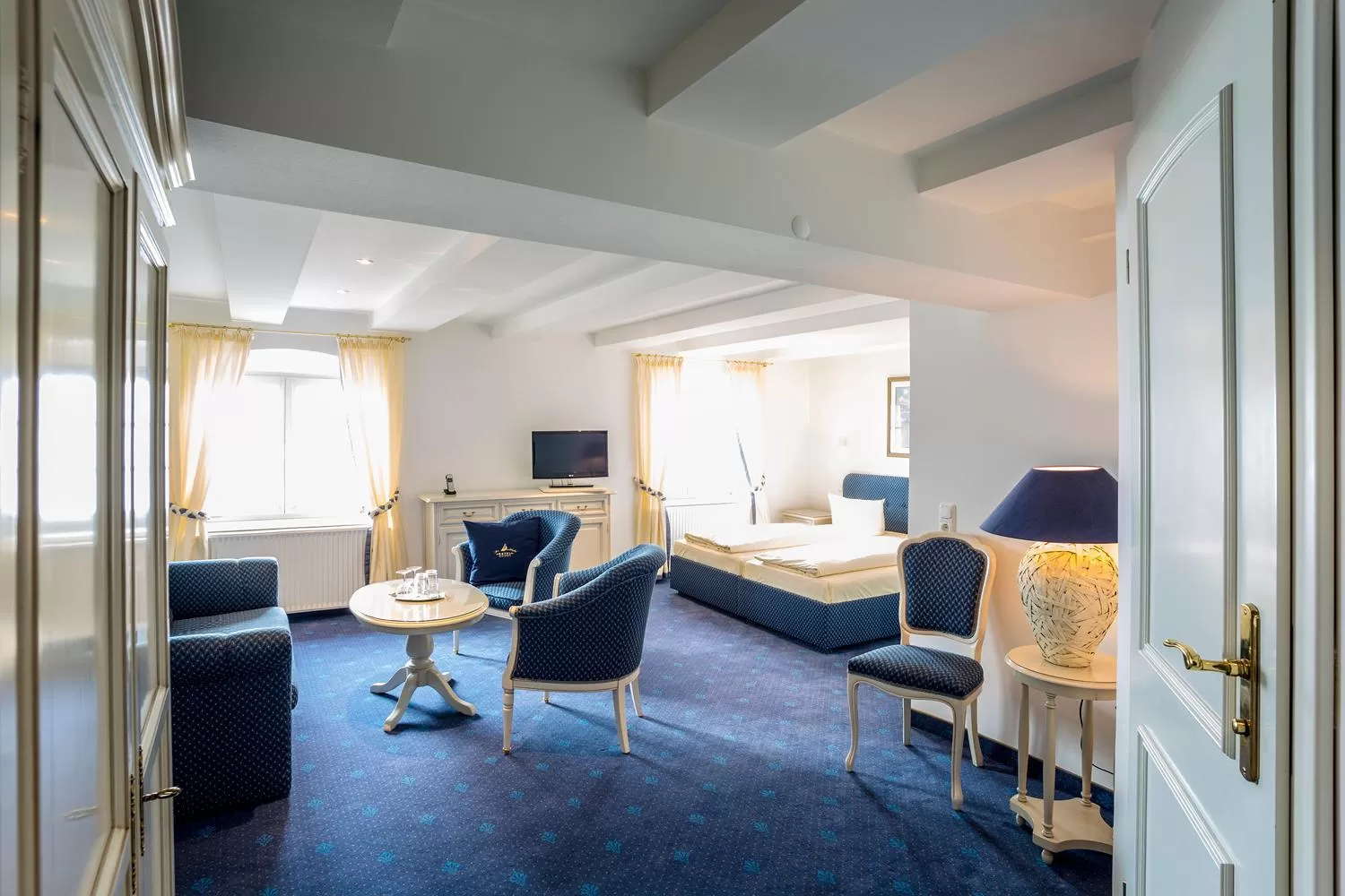 Photo of the whole room, Seating Area in Hotel Am Yachthafen