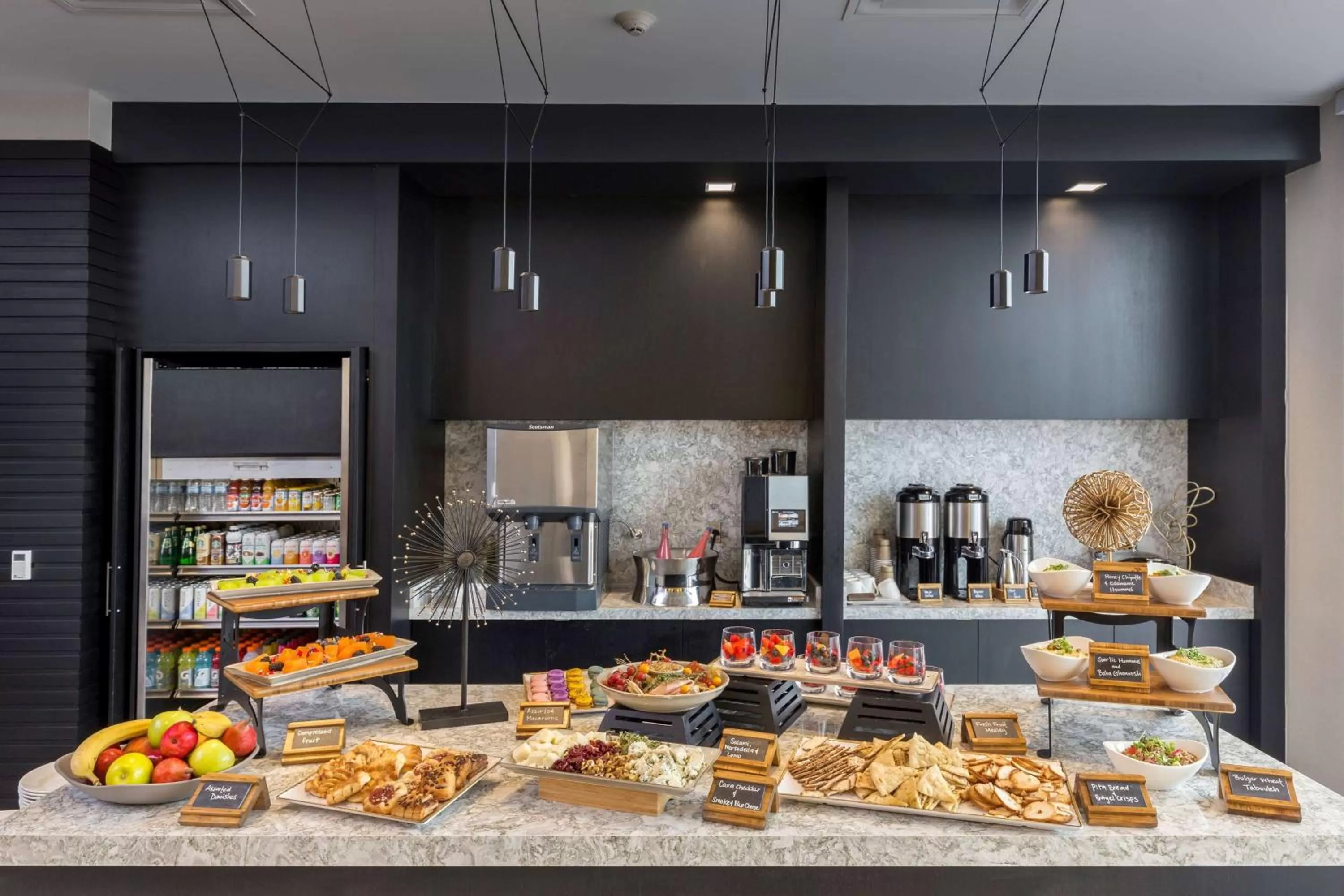 Restaurant/places to eat in The Summit Hotel