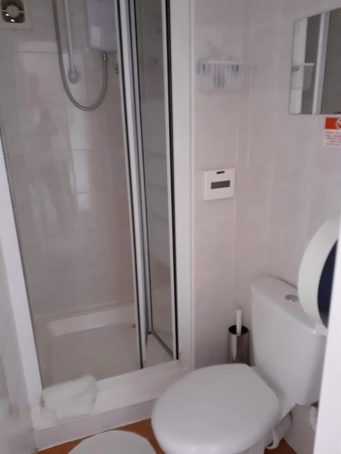 Bathroom in Briny View Hotel