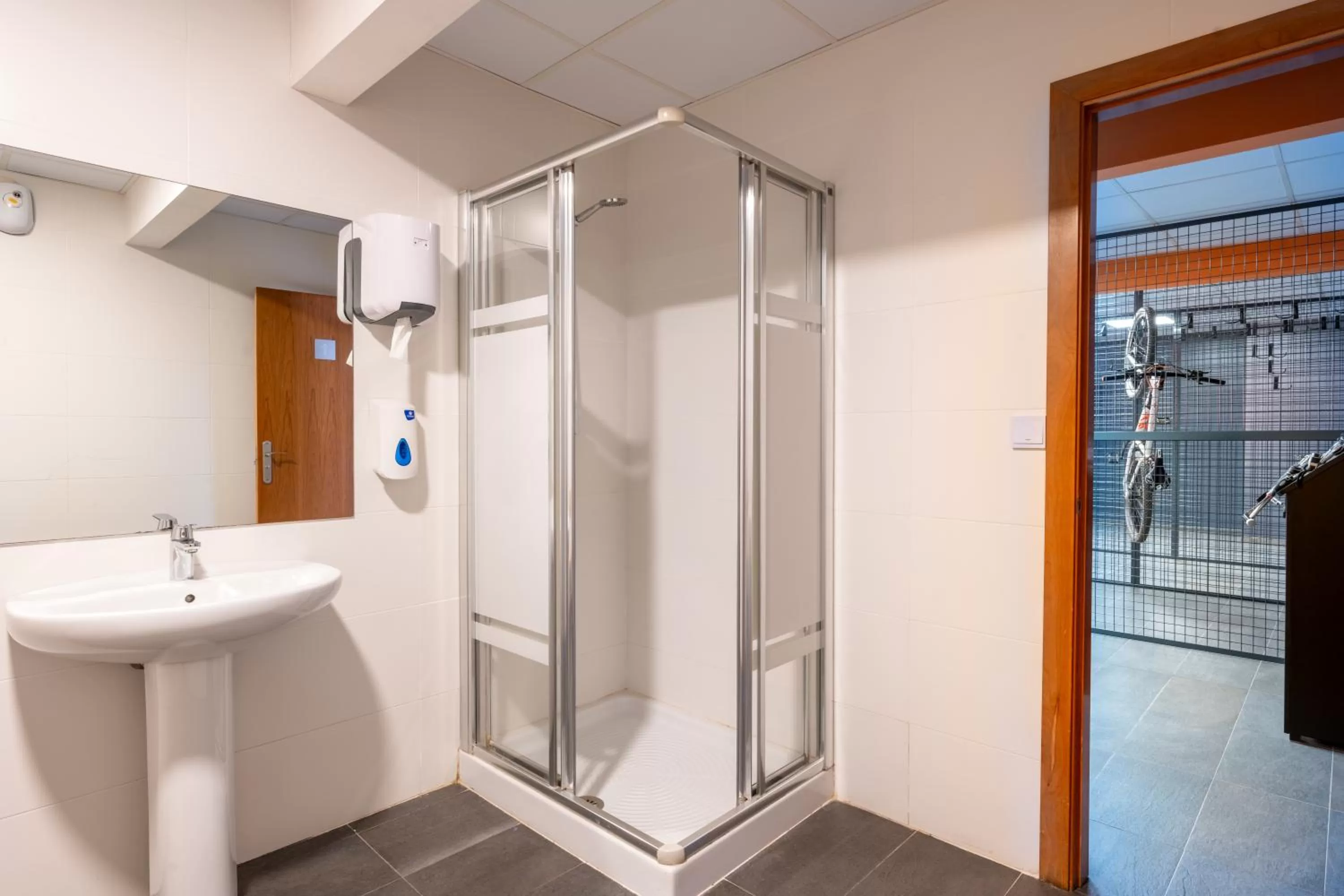 Shower in Climia Benidorm Plaza