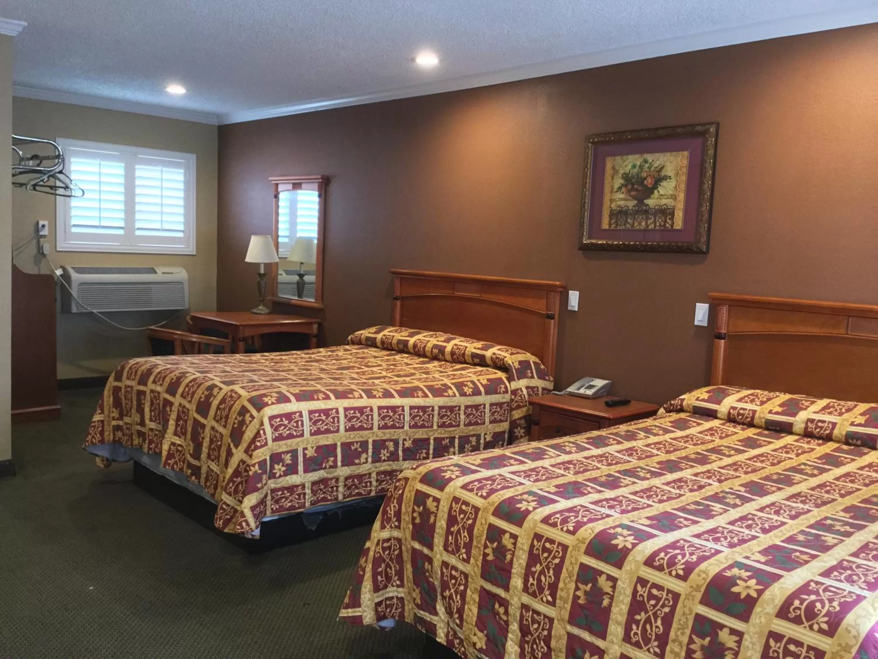 Bed in Bevonshire Lodge Motel