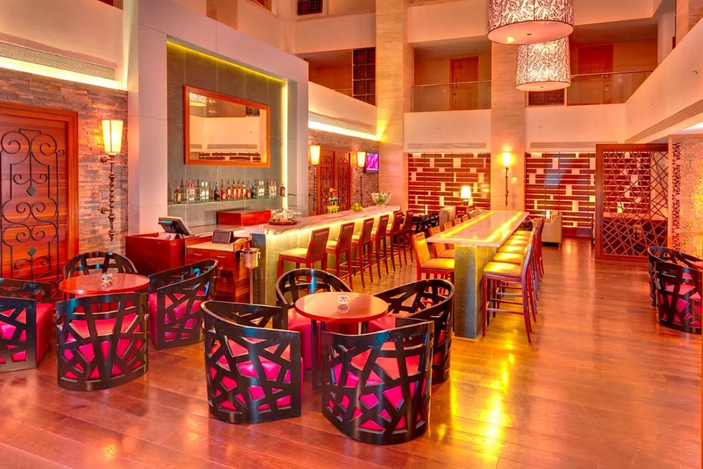 Lounge or bar in Pride Plaza Hotel, Kolkata