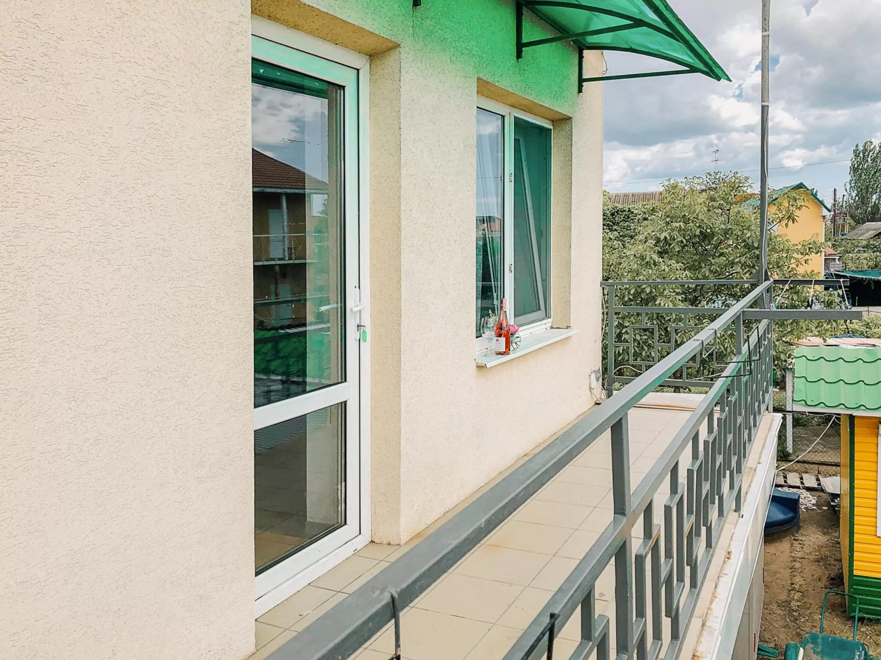 Facade/entrance, Balcony/Terrace in Zolotoy Bereg Hotel